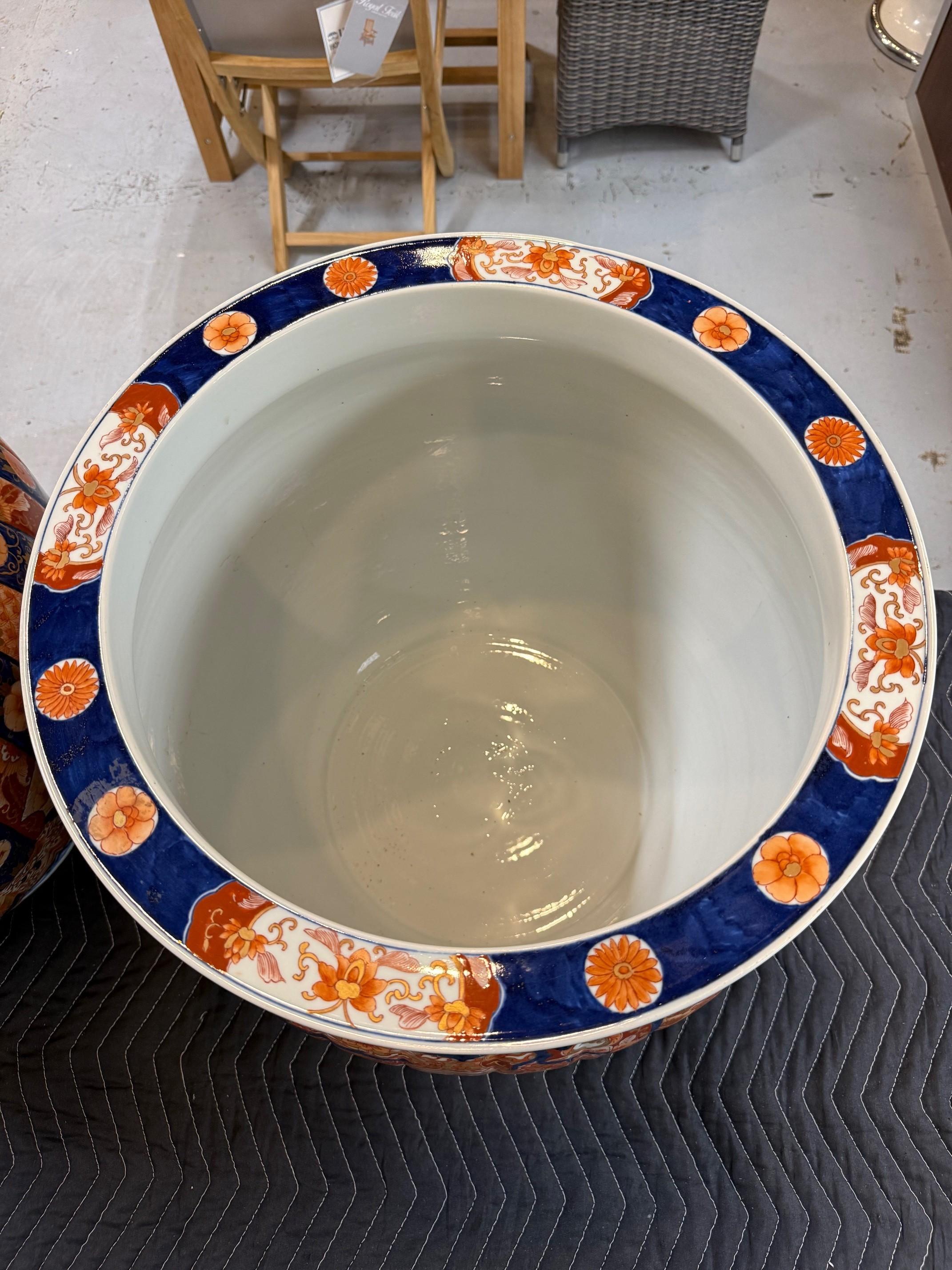 Late 19th Century Pair of Japanese Imari Porcelain Jardinières or Planters en vente 5