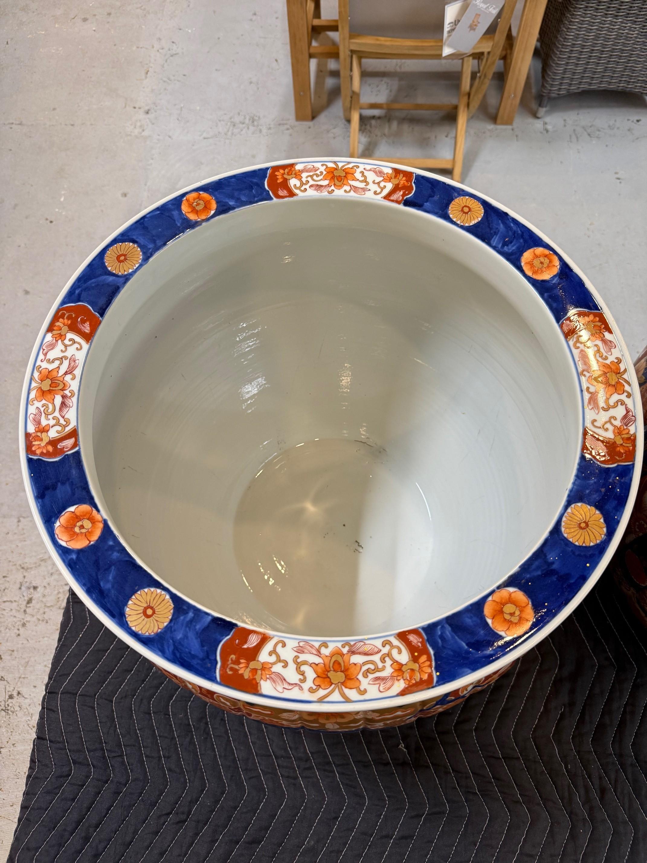 Late 19th Century Pair of Japanese Imari Porcelain Jardinières or Planters en vente 6