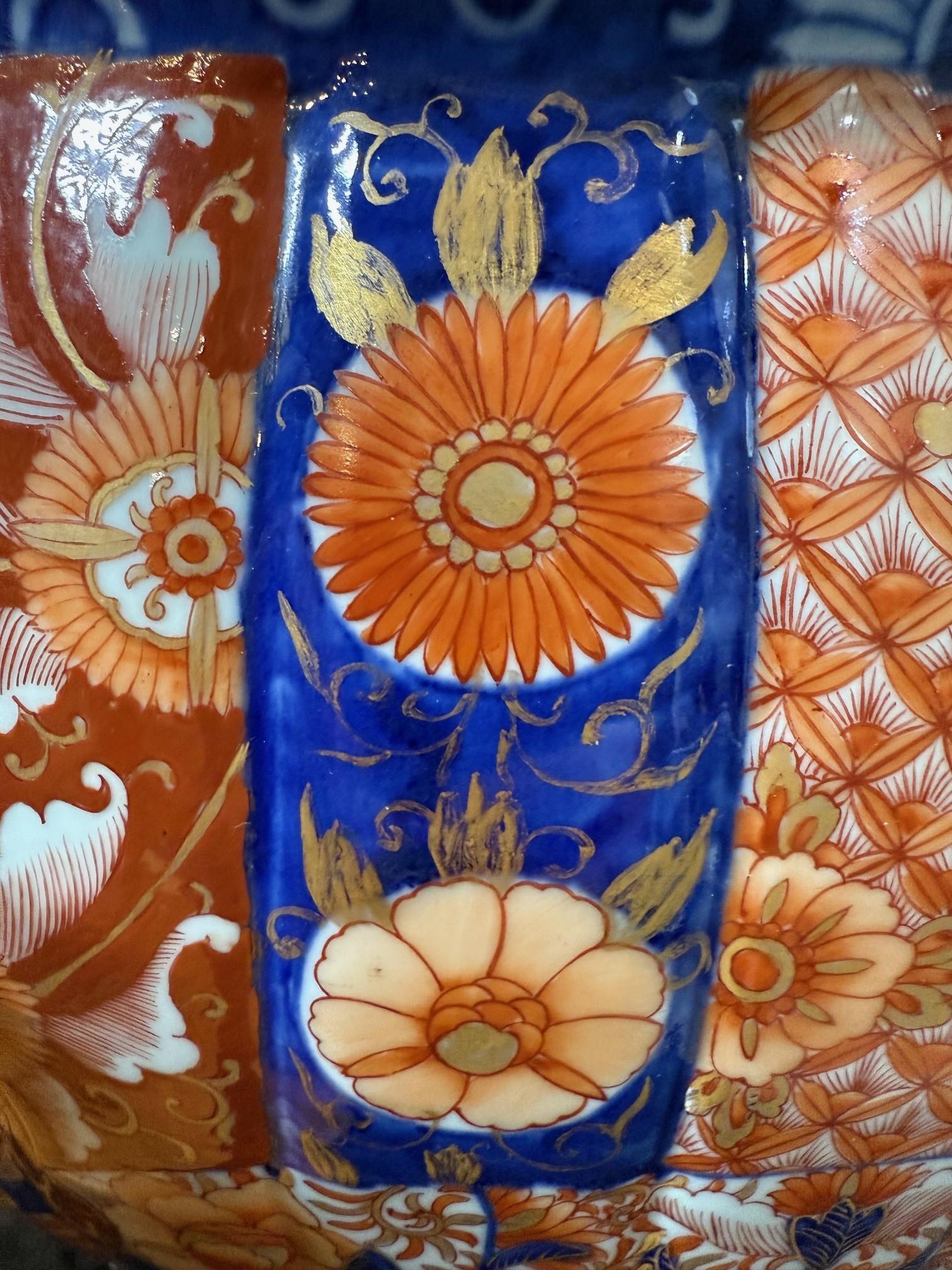 Late 19th Century Pair of Japanese Imari Porcelain Jardinières or Planters en vente 12