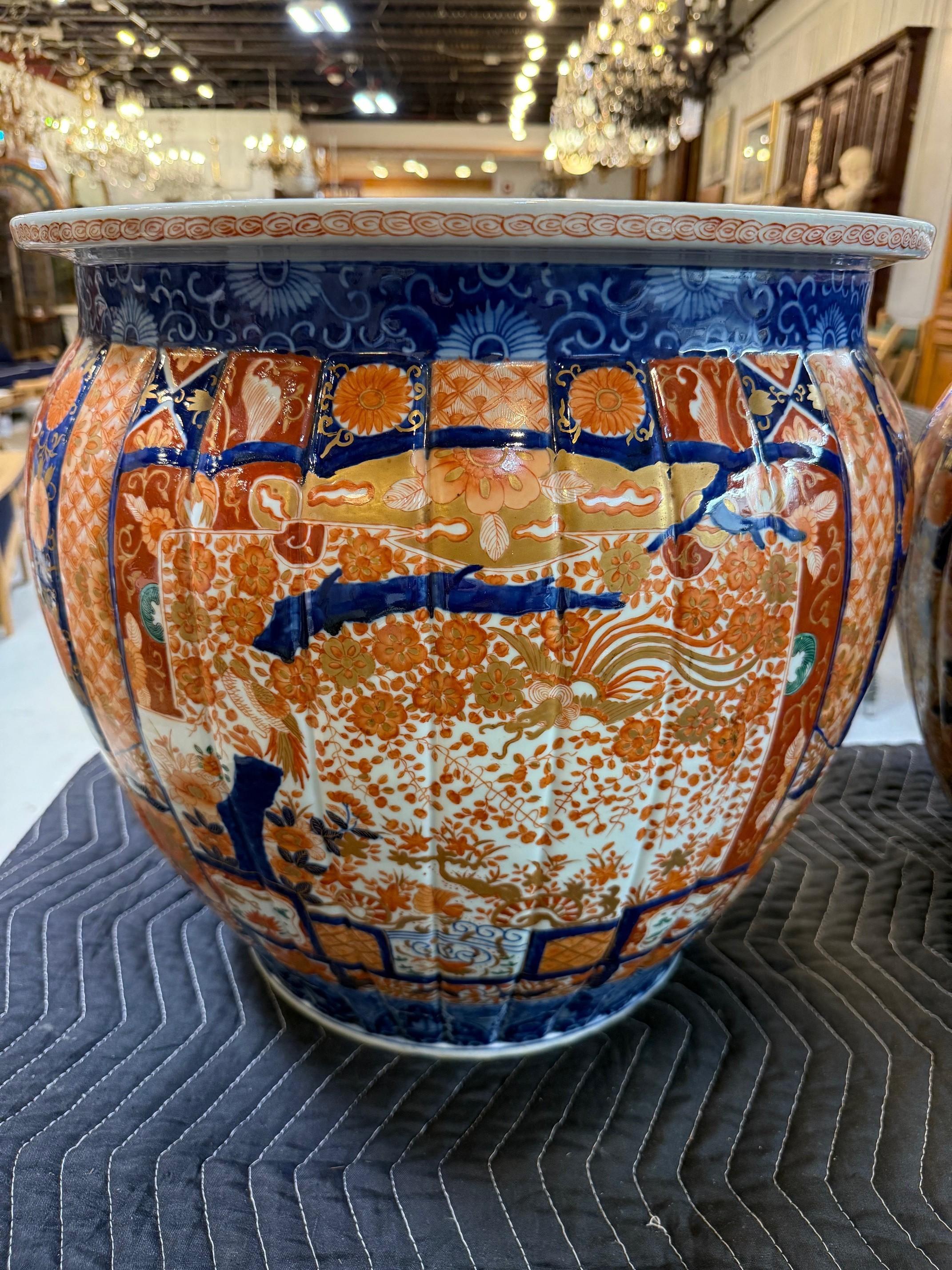 Japonais Late 19th Century Pair of Japanese Imari Porcelain Jardinières or Planters en vente