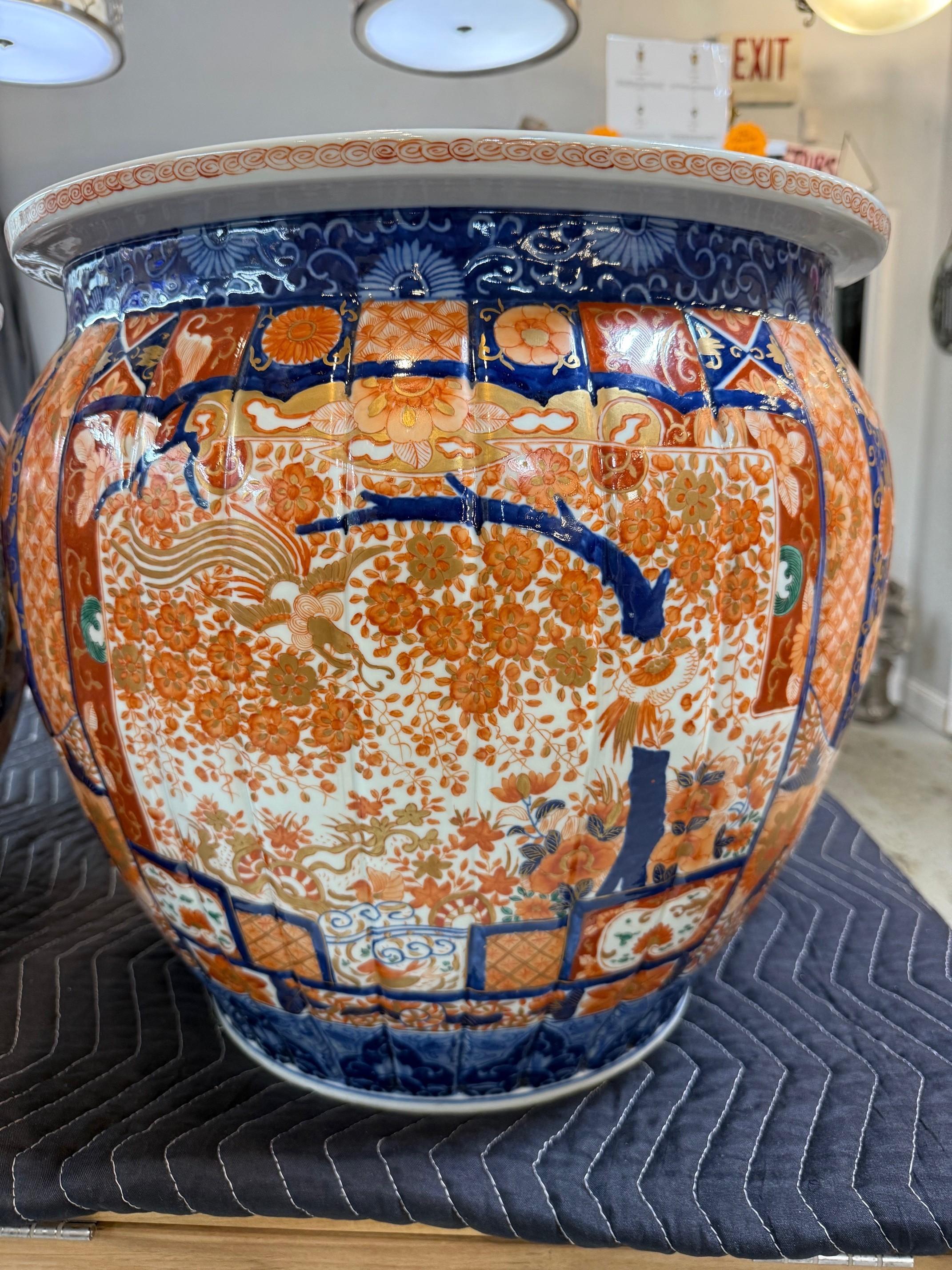 Late 19th Century Pair of Japanese Imari Porcelain Jardinières or Planters Bon état - En vente à Stamford, CT