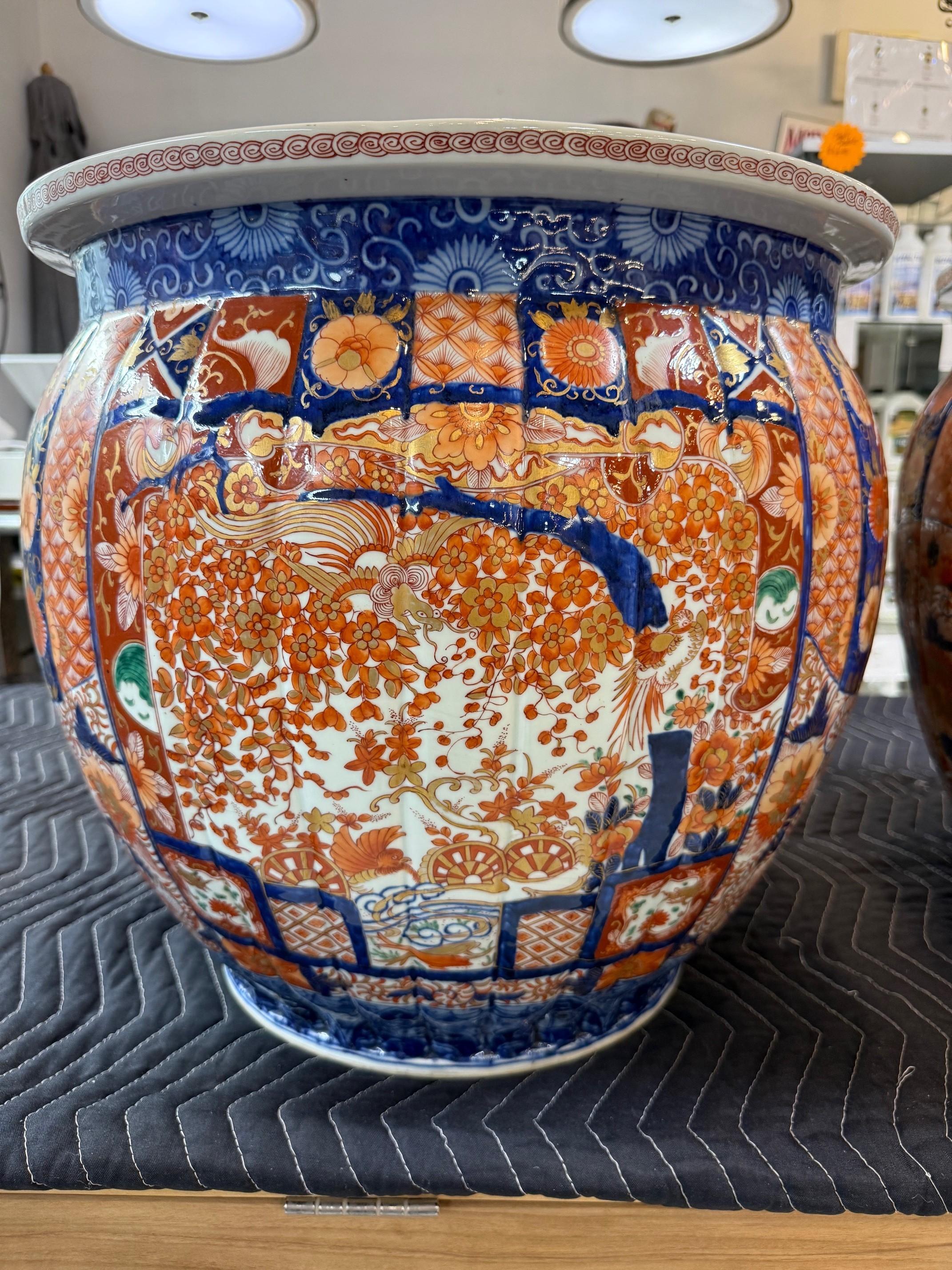 XIXe siècle Late 19th Century Pair of Japanese Imari Porcelain Jardinières or Planters en vente