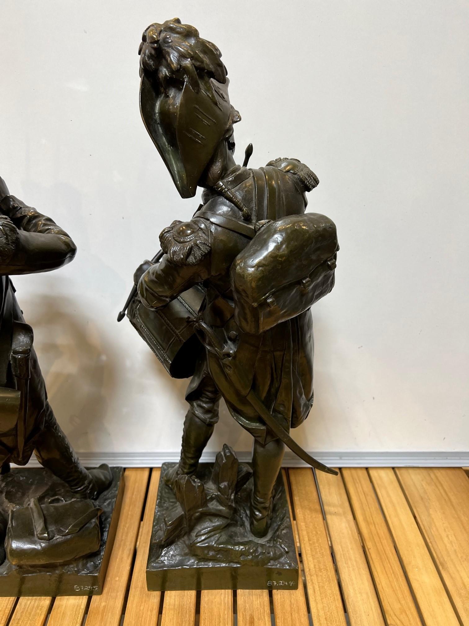 Coppia di soldati militari in bronzo della fine del XIX secolo di Etienne Henri Dumaige in vendita 9