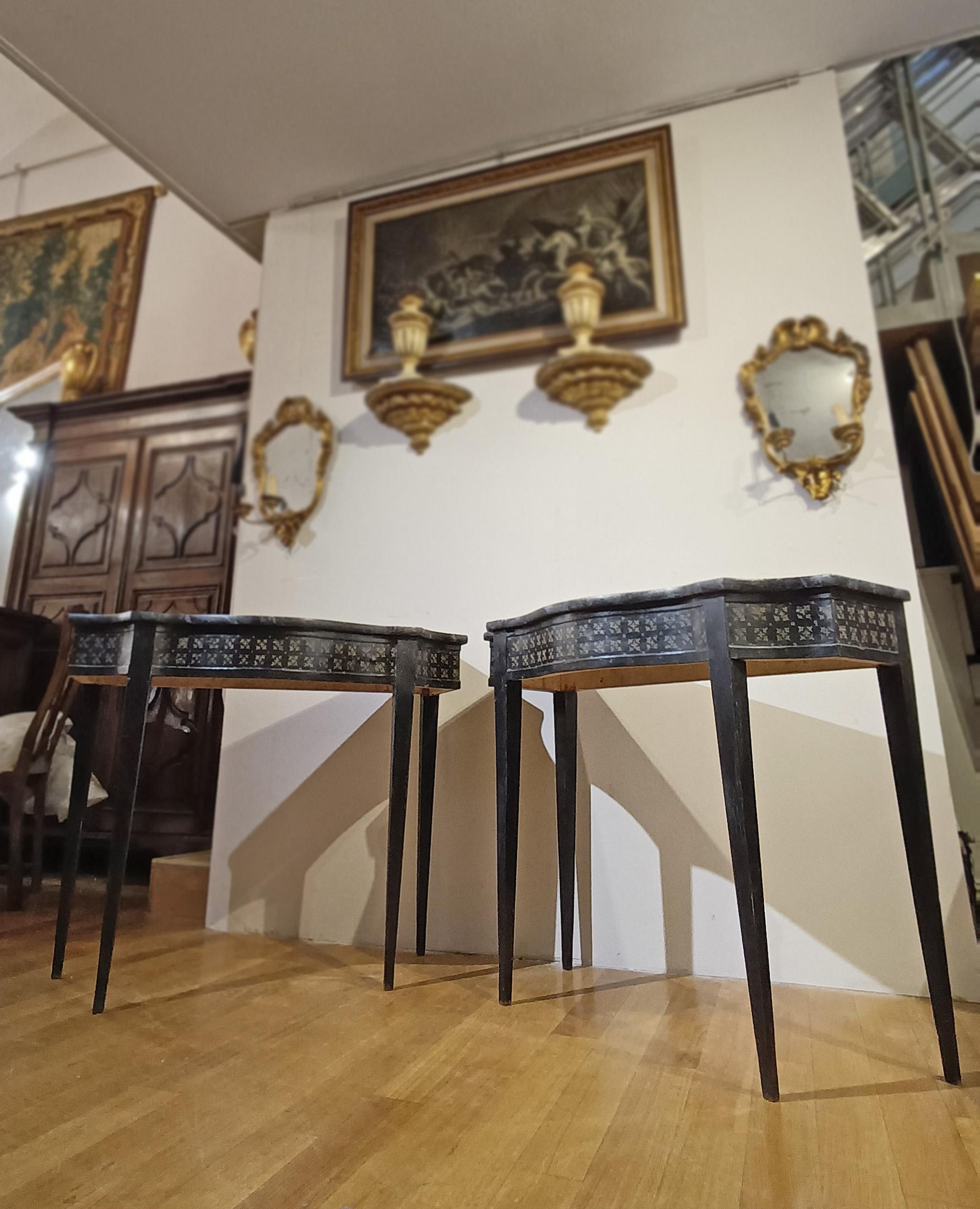 LATE 19th CENTURY PAIR OF NEOCLASSICAL CONSOLLES TABLES For Sale 1