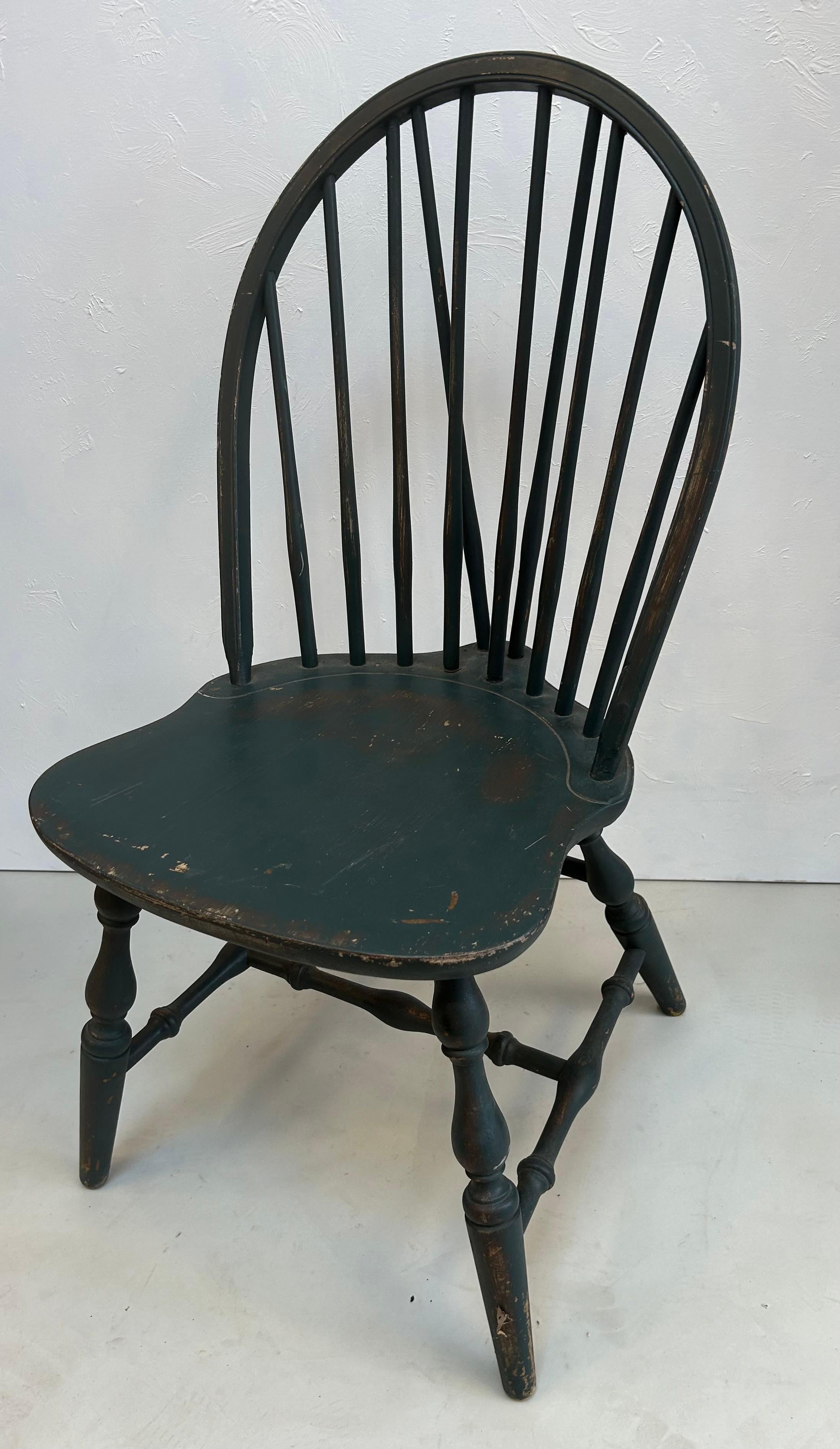 Victorien Paire de chaises Windsor de la fin du 19e siècle avec finition peinte en vieux bleu en vente