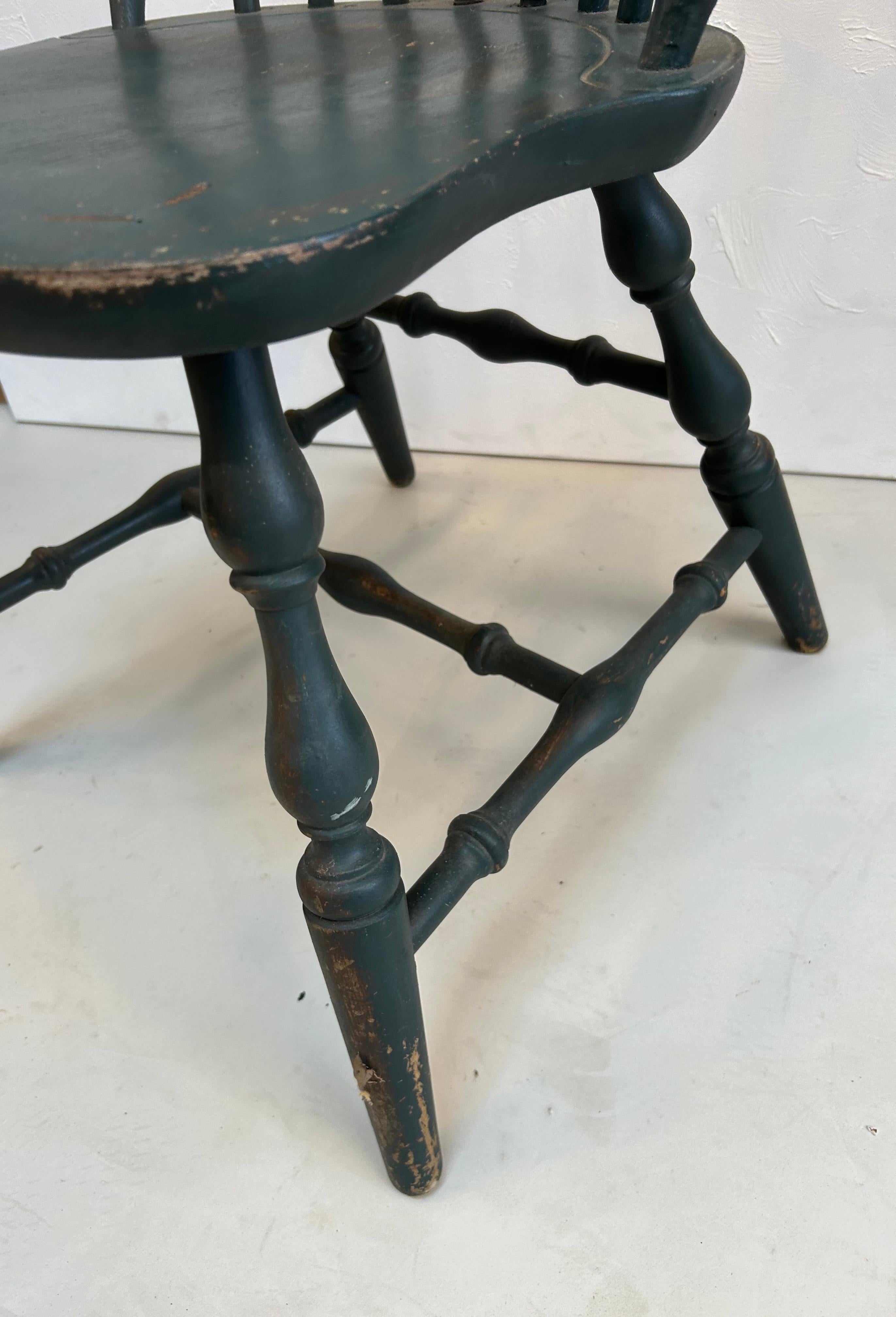Anglais Paire de chaises Windsor de la fin du 19e siècle avec finition peinte en vieux bleu en vente