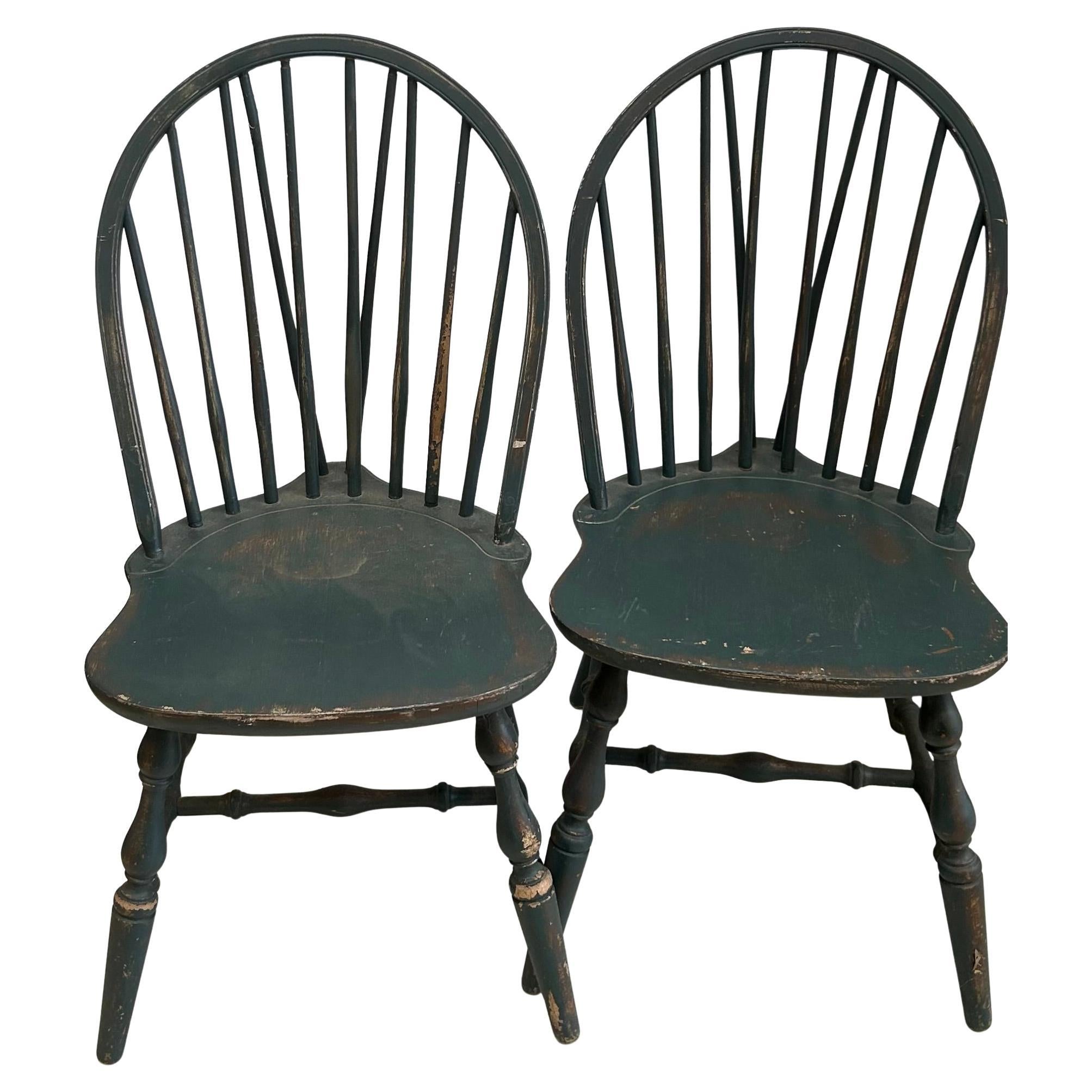 Paire de chaises Windsor de la fin du 19e siècle avec finition peinte en vieux bleu en vente