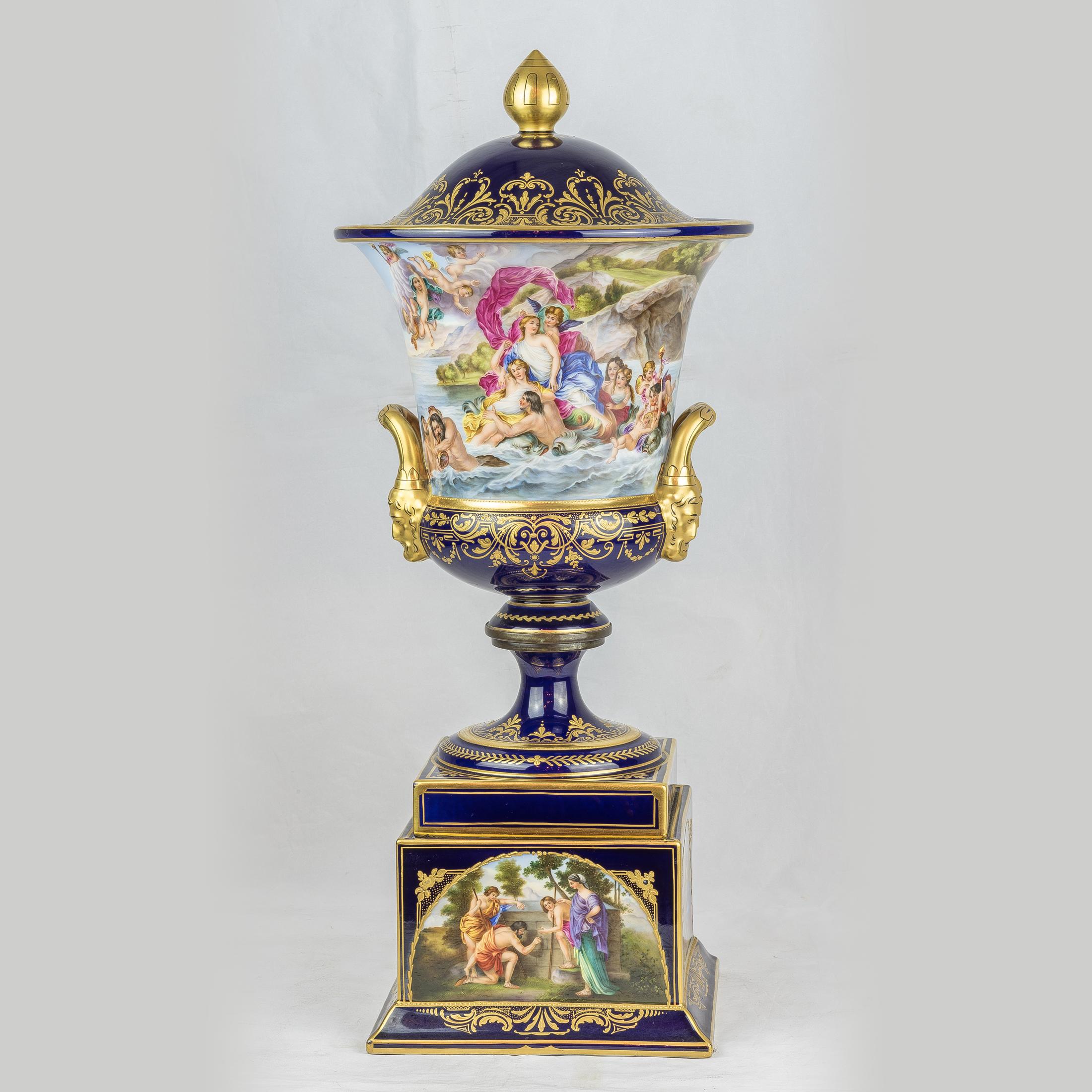 Late 19th Century Pair of Vienna Style Porcelain Gilt and Cobalt-Blue Ground Vas In Good Condition For Sale In New York, NY
