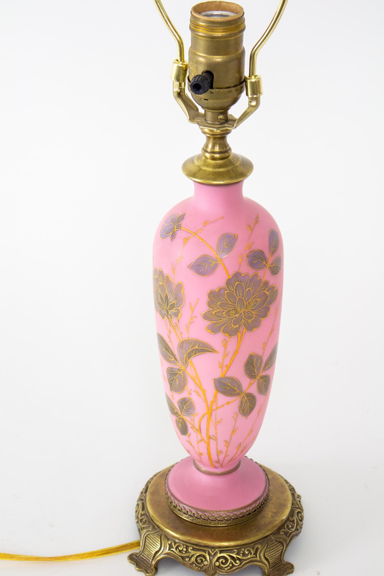 Ende des 19. Jahrhunderts Pallme Konig Österreichische Rosa Tischlampen - ein Paar (Glaskunst) im Angebot
