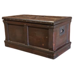 Baule a pannelli della fine del XIX secolo
