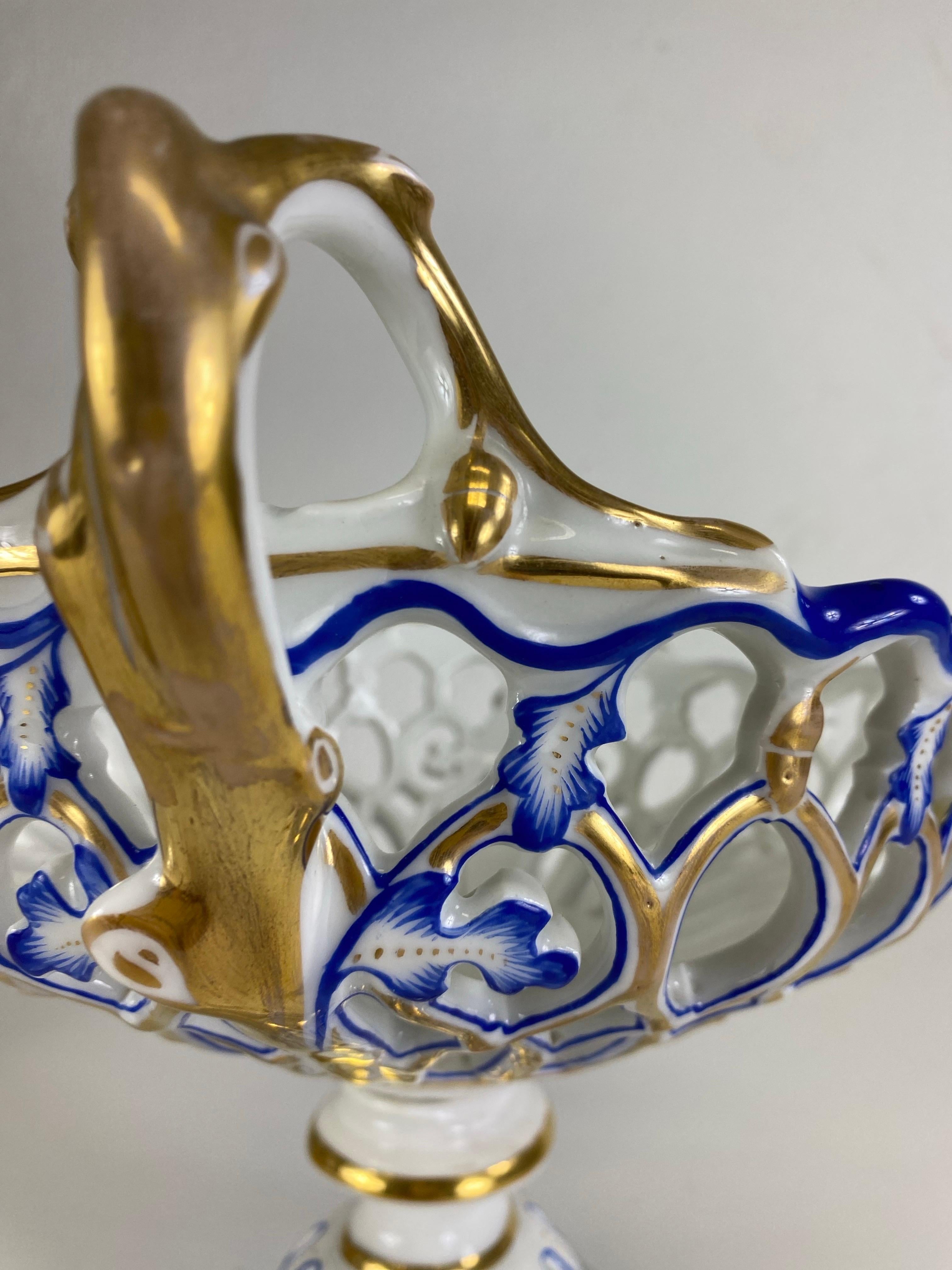 Late 19th century Paris porcelain hand painted decorative fretwork bowl For Sale 2