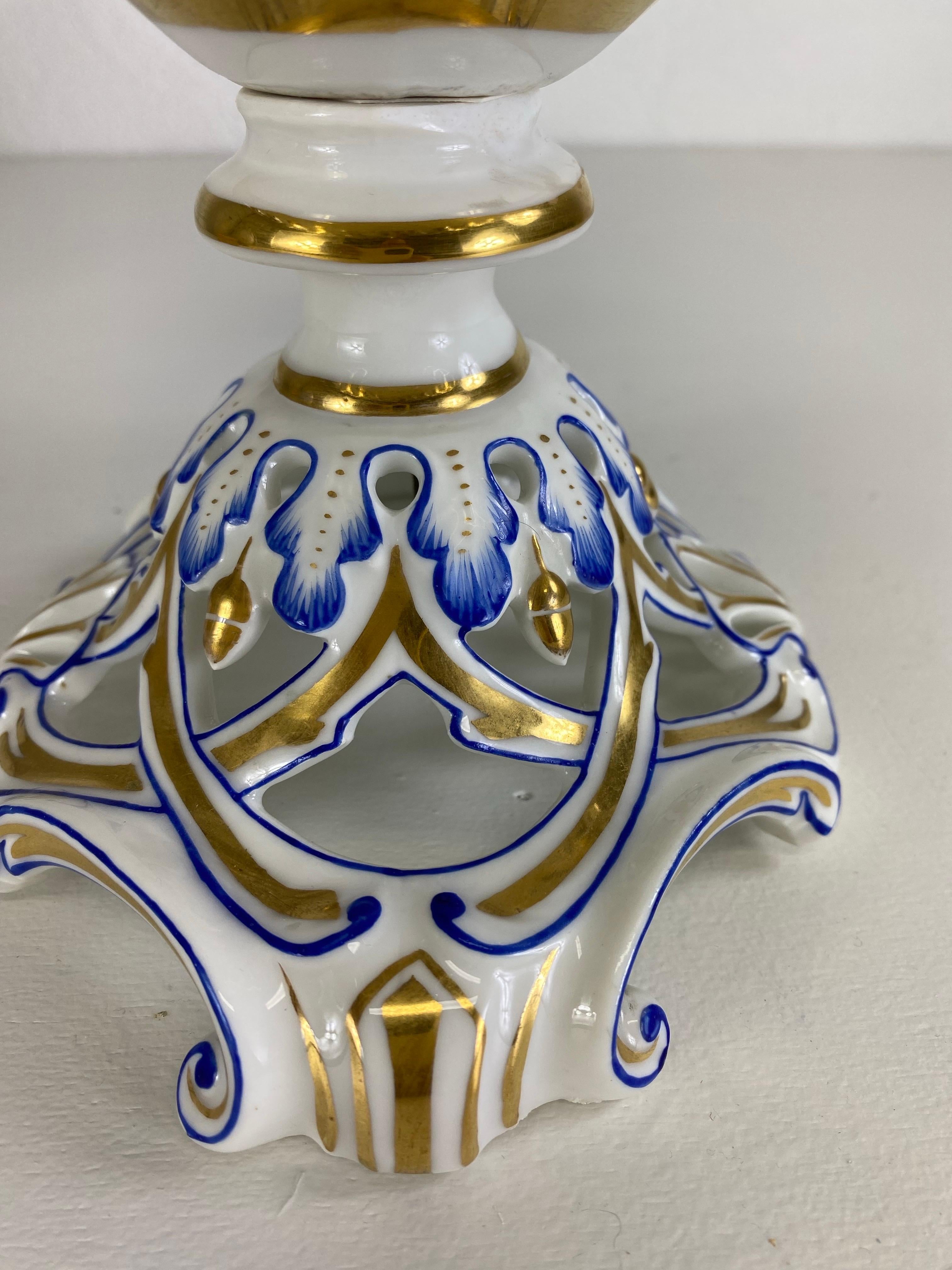 Late 19th century Paris porcelain hand painted decorative fretwork bowl For Sale 3