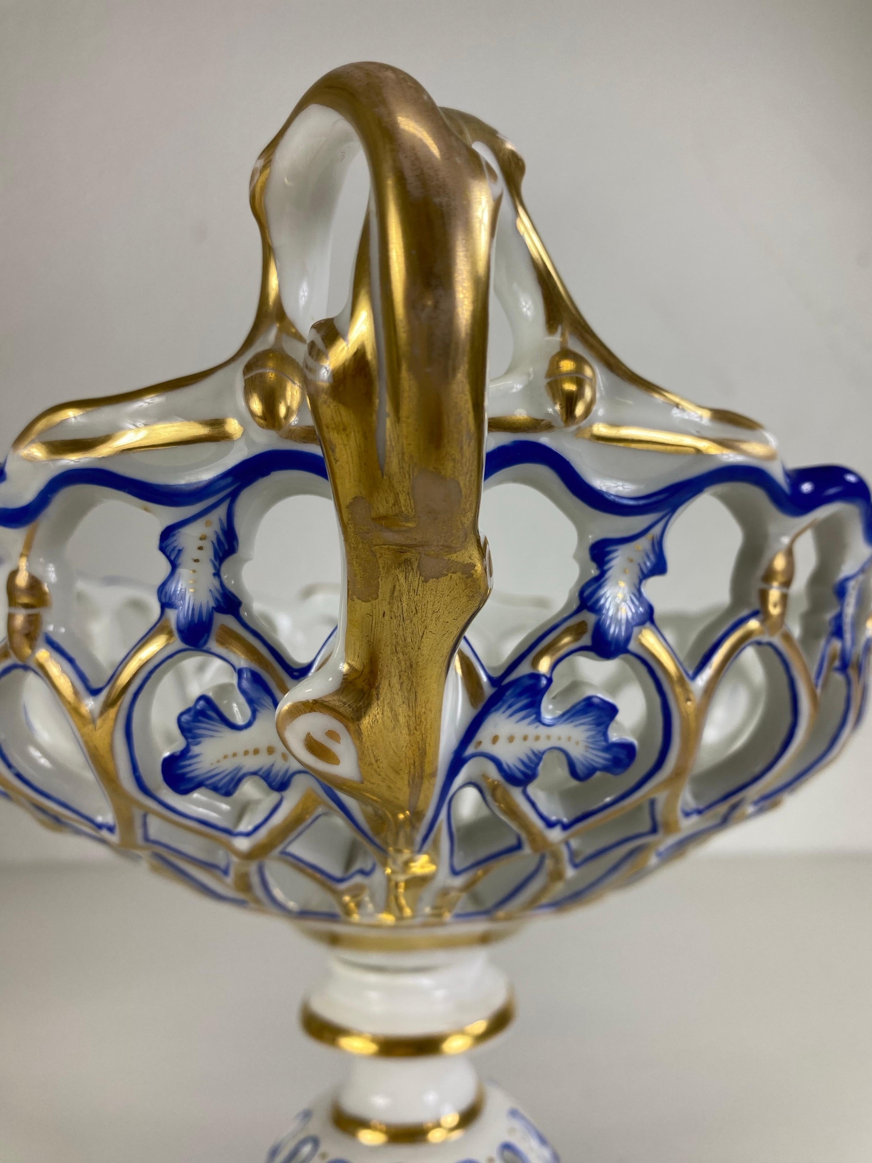 Late 19th Century Late 19th century Paris porcelain hand painted decorative fretwork bowl For Sale