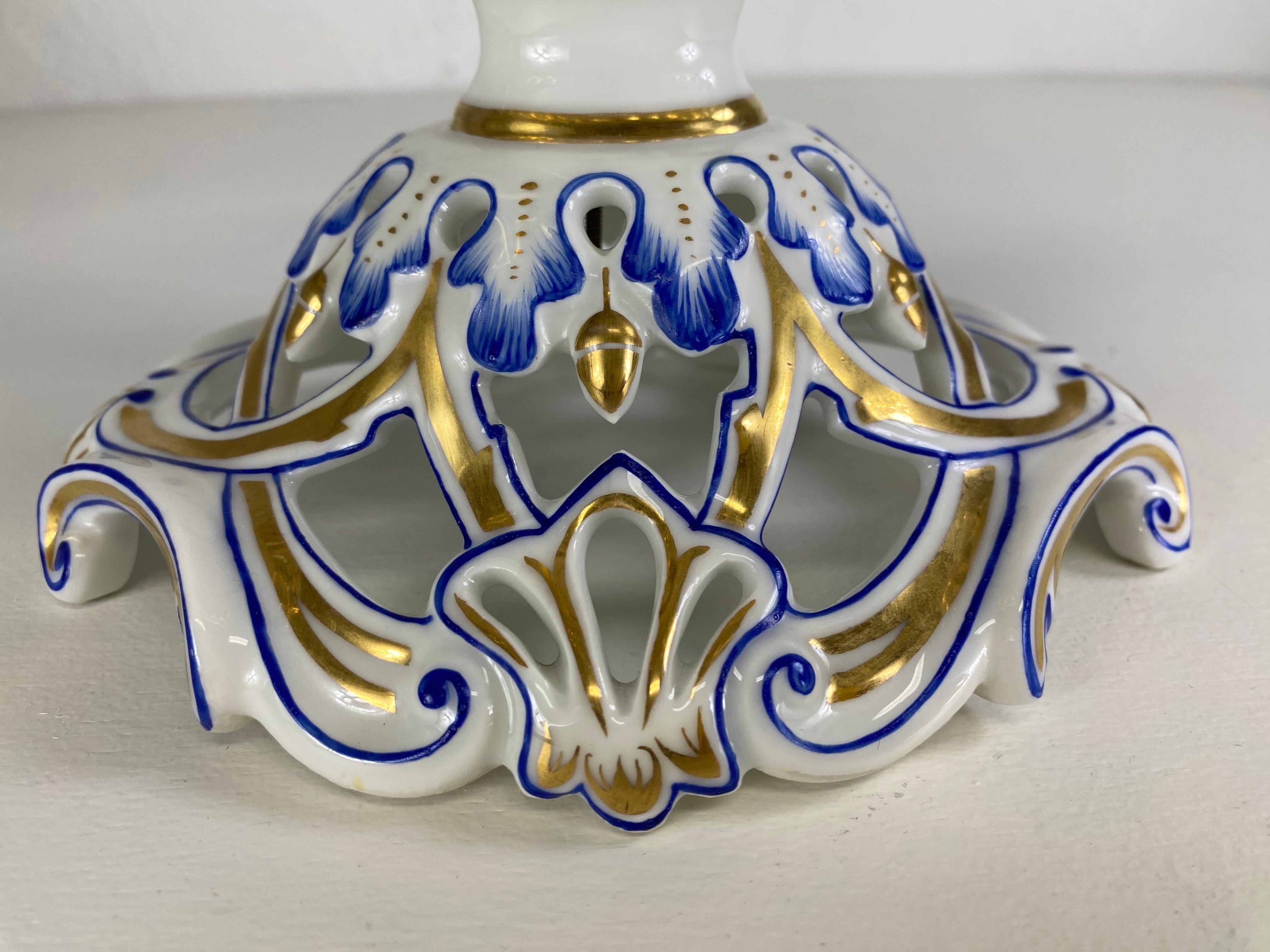 Late 19th century Paris porcelain hand painted decorative fretwork bowl For Sale 1