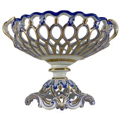 Coupe en porcelaine de Paris de la fin du 19e siècle, peinte à la main et décorée de motifs chantournés
