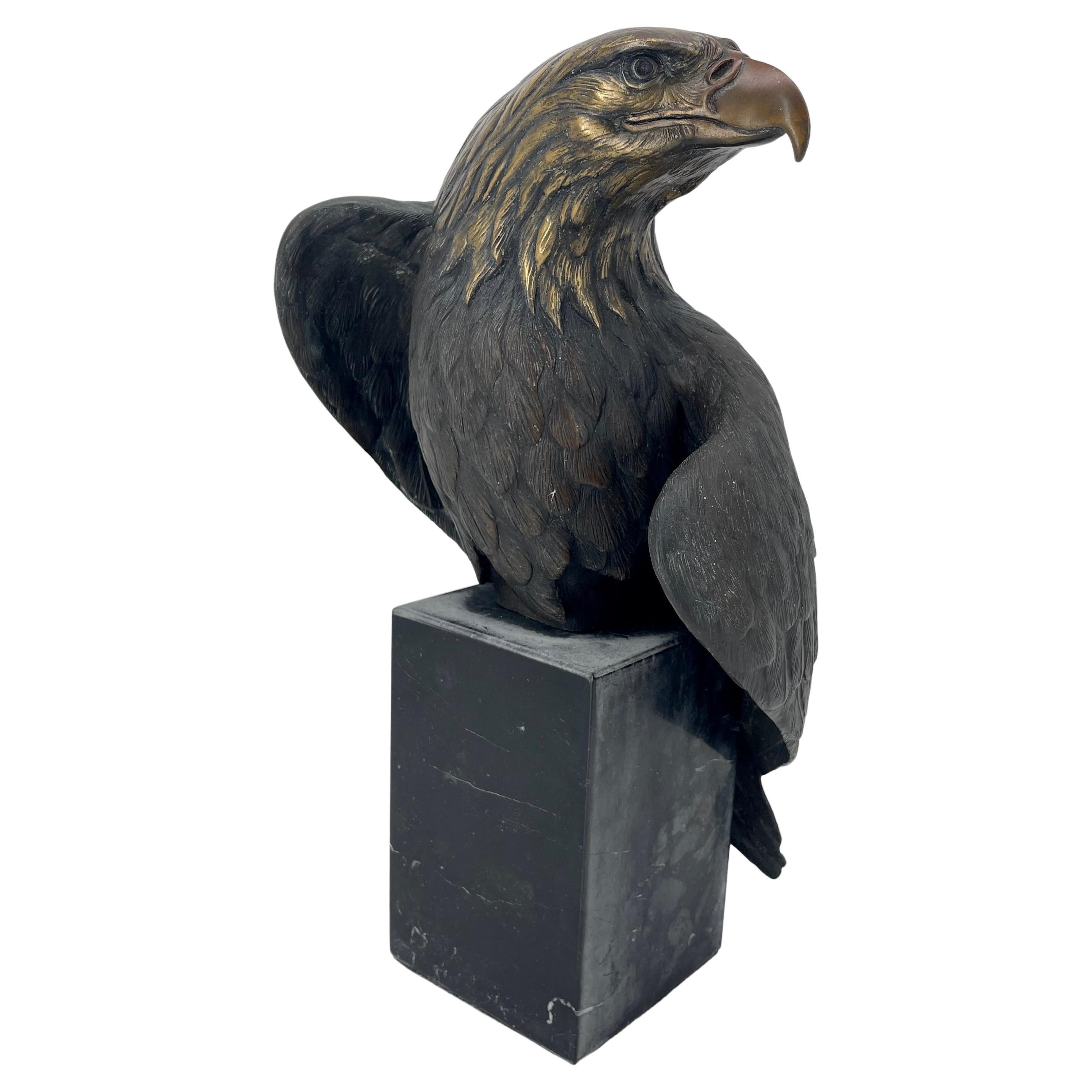 Aigle en bronze patiné de la fin du XIXe siècle sur Stand en marbre noir