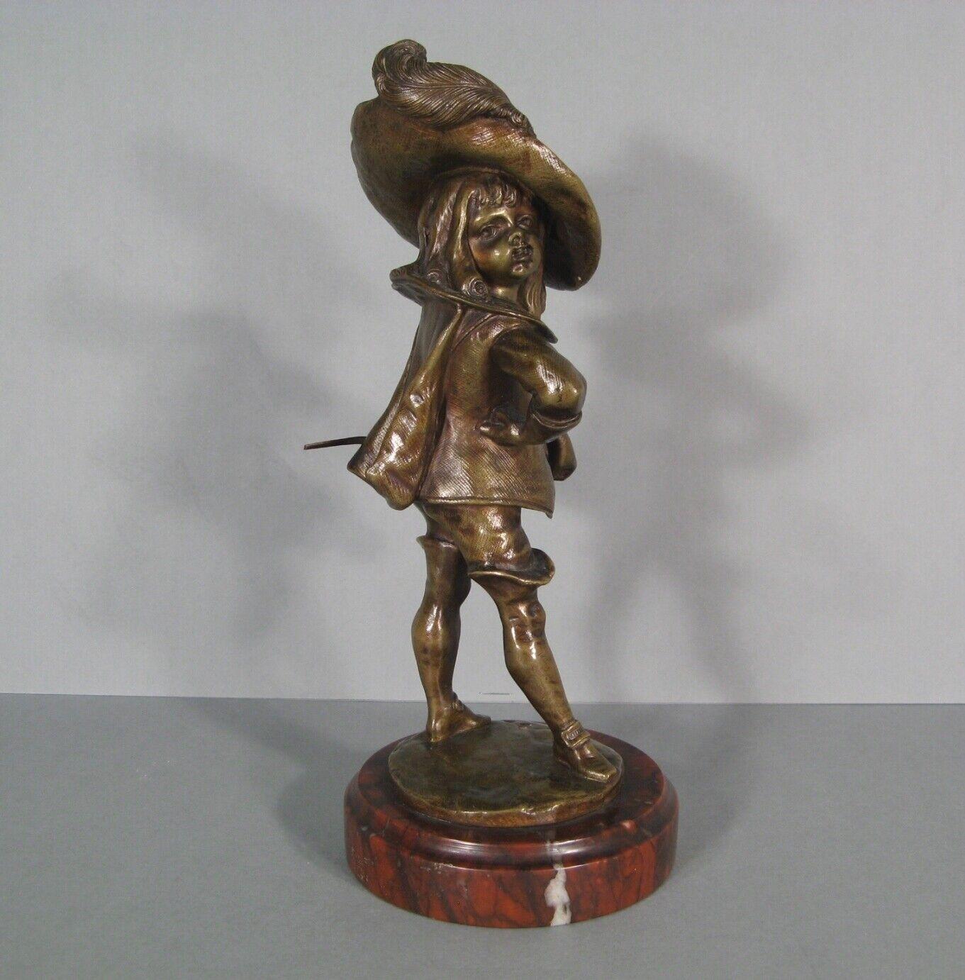 French Late 19th Century Patinated Bronze Sculpture of a Young Musketeer - 1Y187