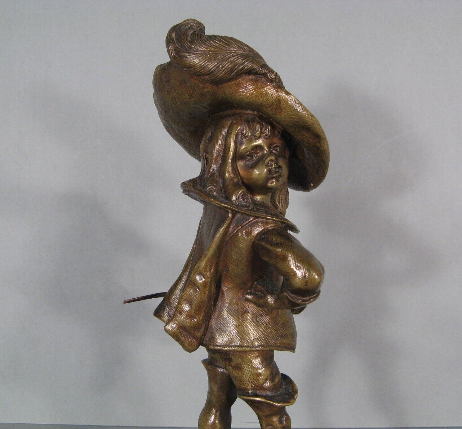 Late 19th Century Patinated Bronze Sculpture of a Young Musketeer - 1Y187 In Good Condition In Bordeaux, FR