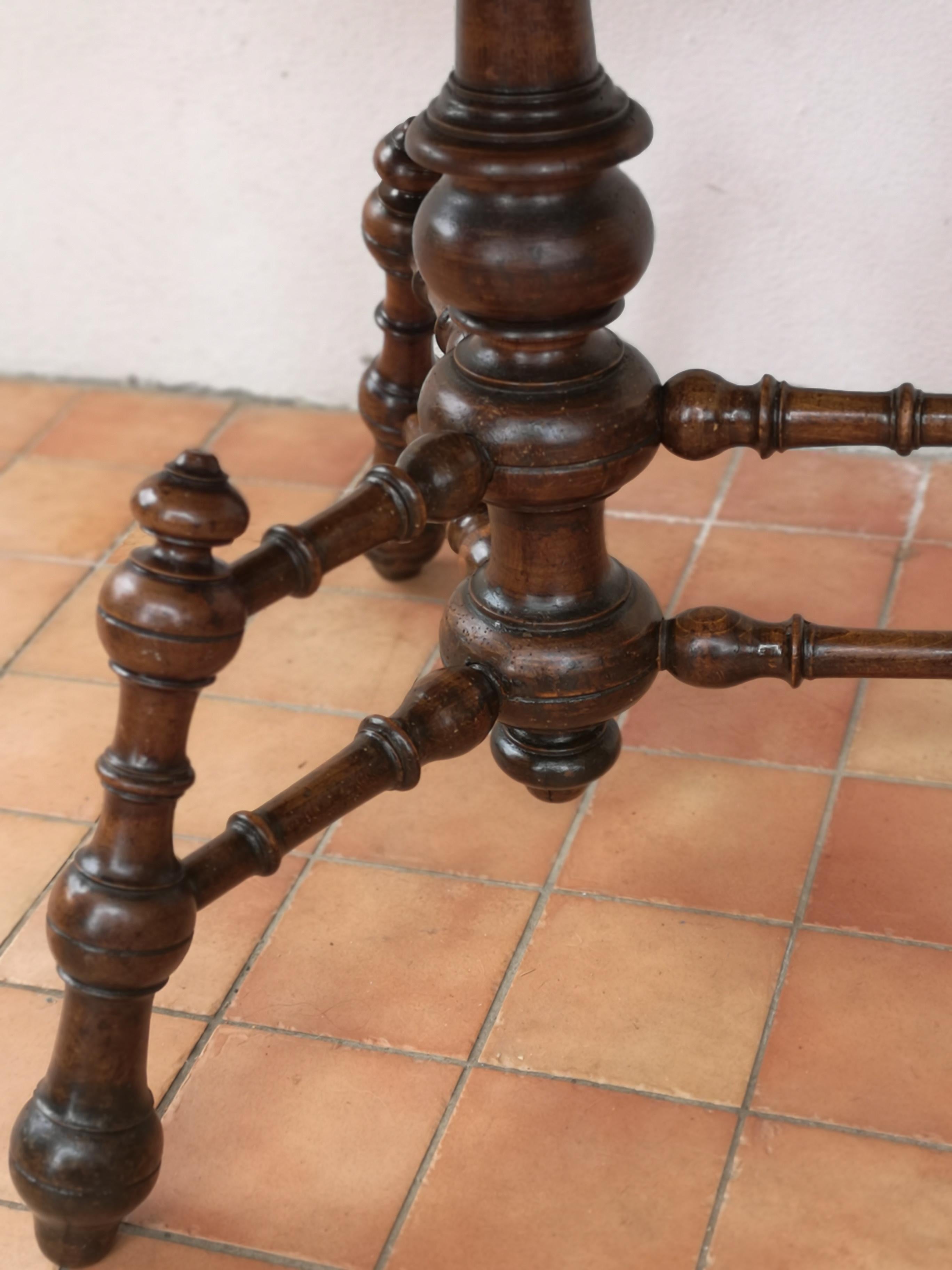 Oak Late 19th Century Pedestal Table For Sale