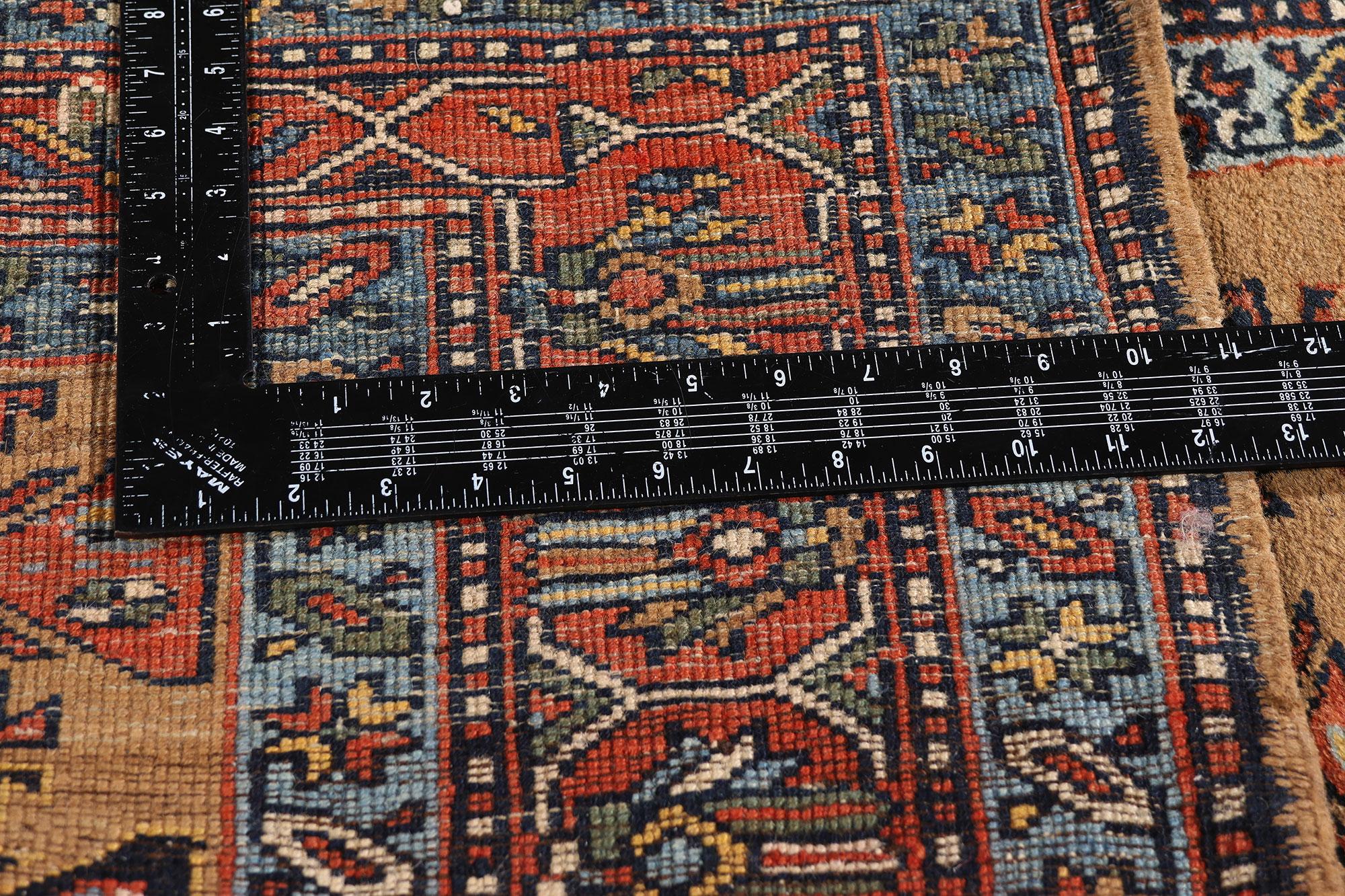 Late 19th Century Persian Bakshaish Carpet with Traditional Style For Sale 1