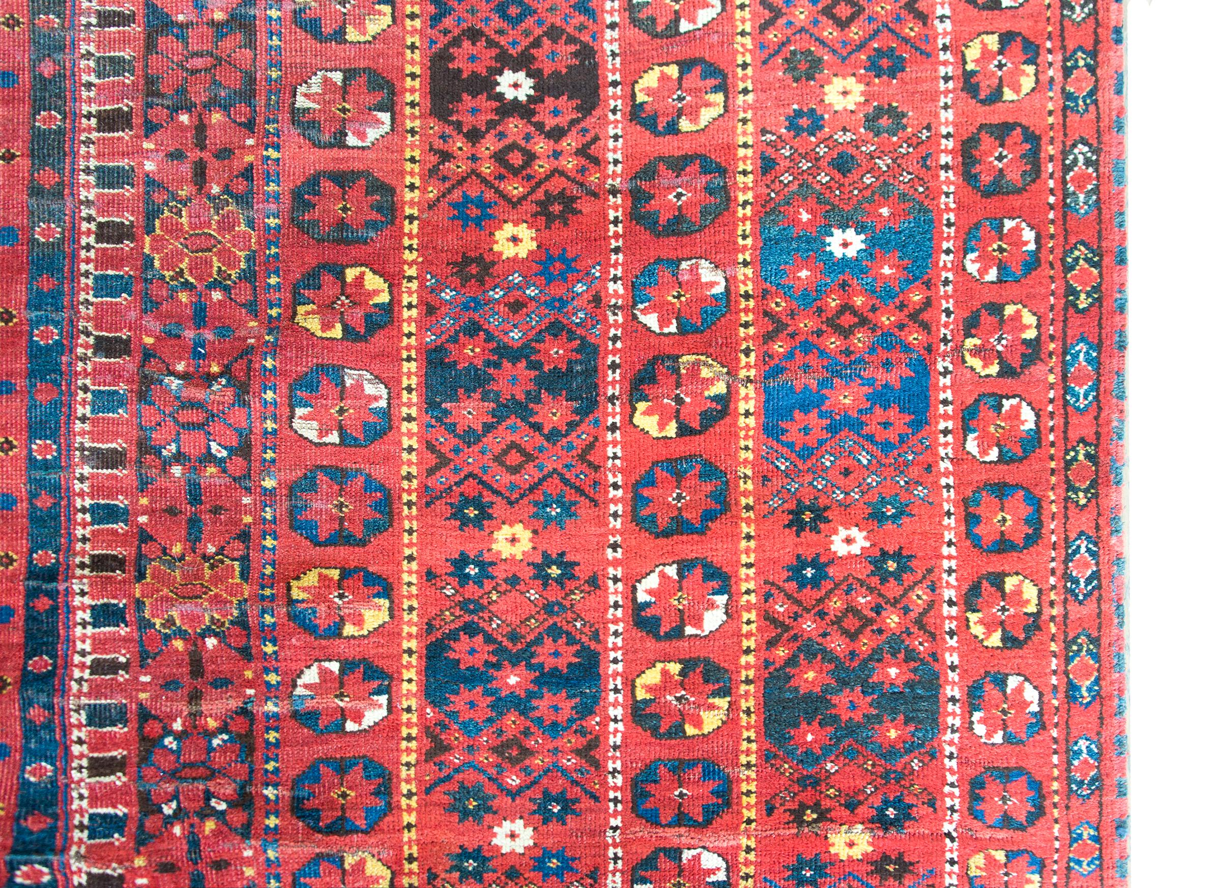 Late 19th Century Persian Bashir Rug In Good Condition For Sale In Chicago, IL