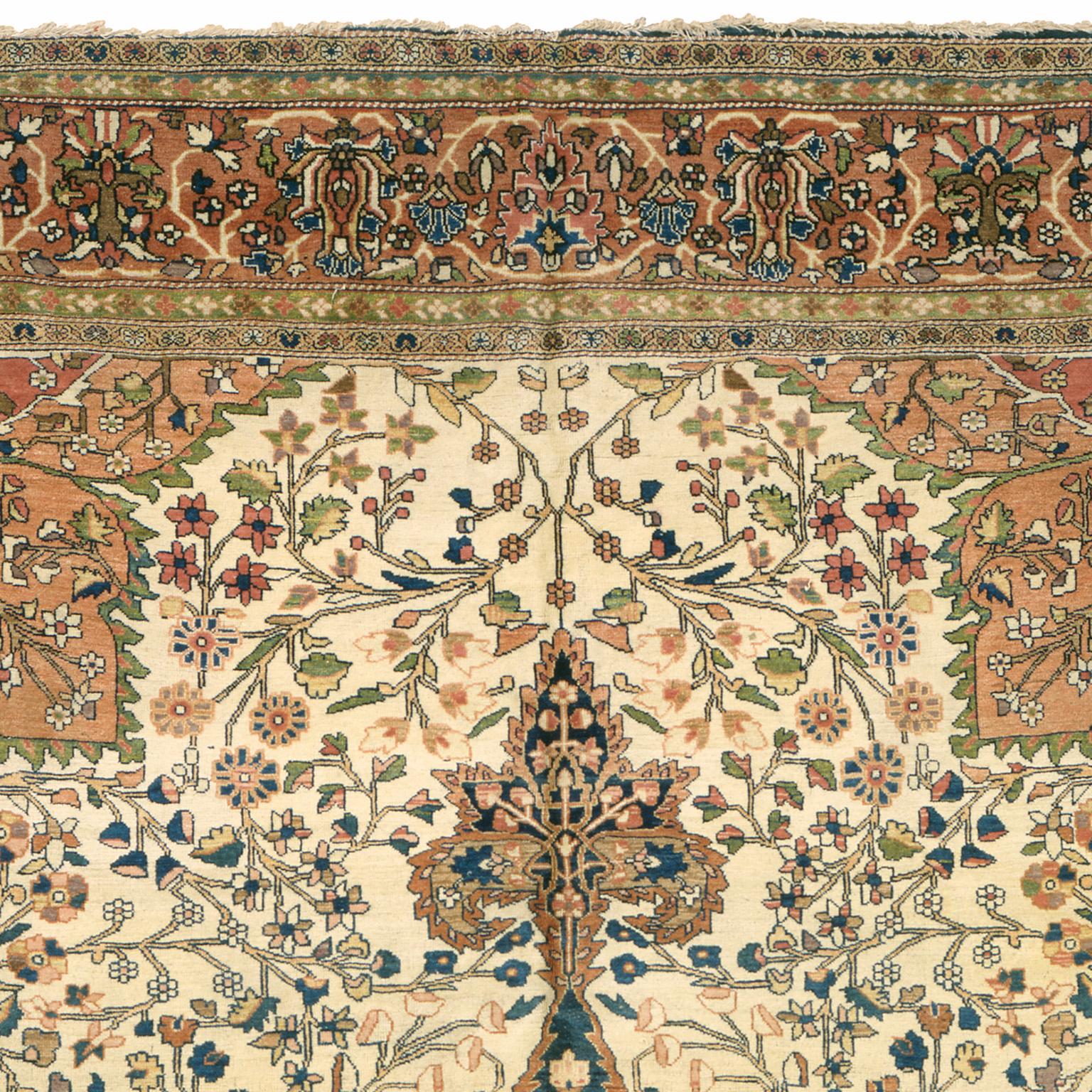 Late 19th Century Persian Faraghan Sarouk Rug In Good Condition For Sale In New York, NY
