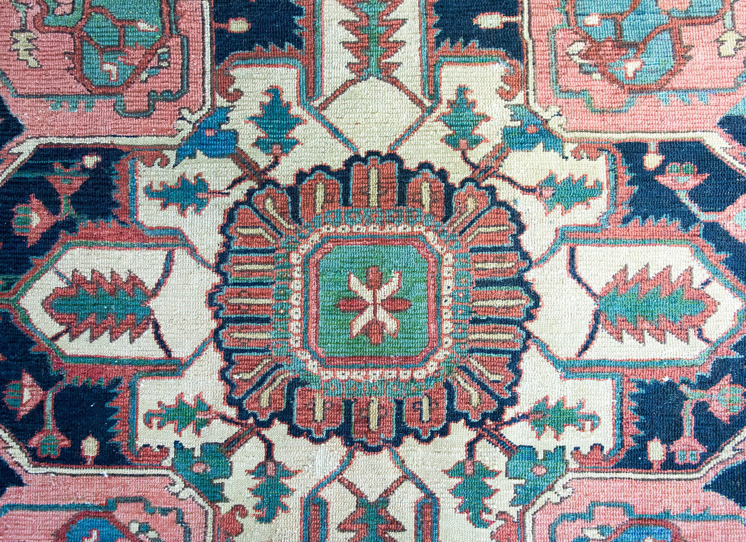 Persischer Heriz-Teppich des späten 19. Jahrhunderts im Angebot 5