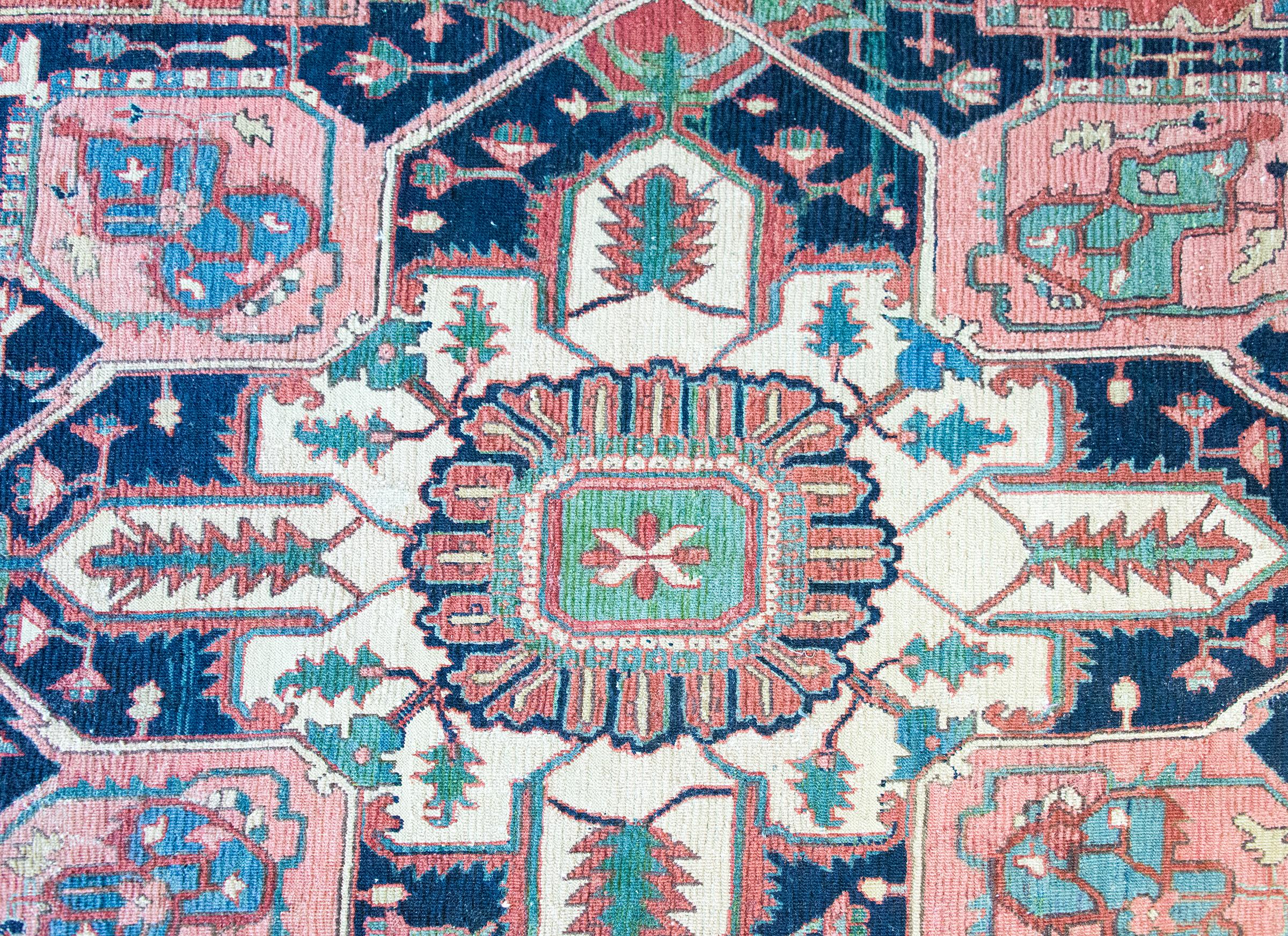 Persischer Heriz-Teppich des späten 19. Jahrhunderts im Angebot 7