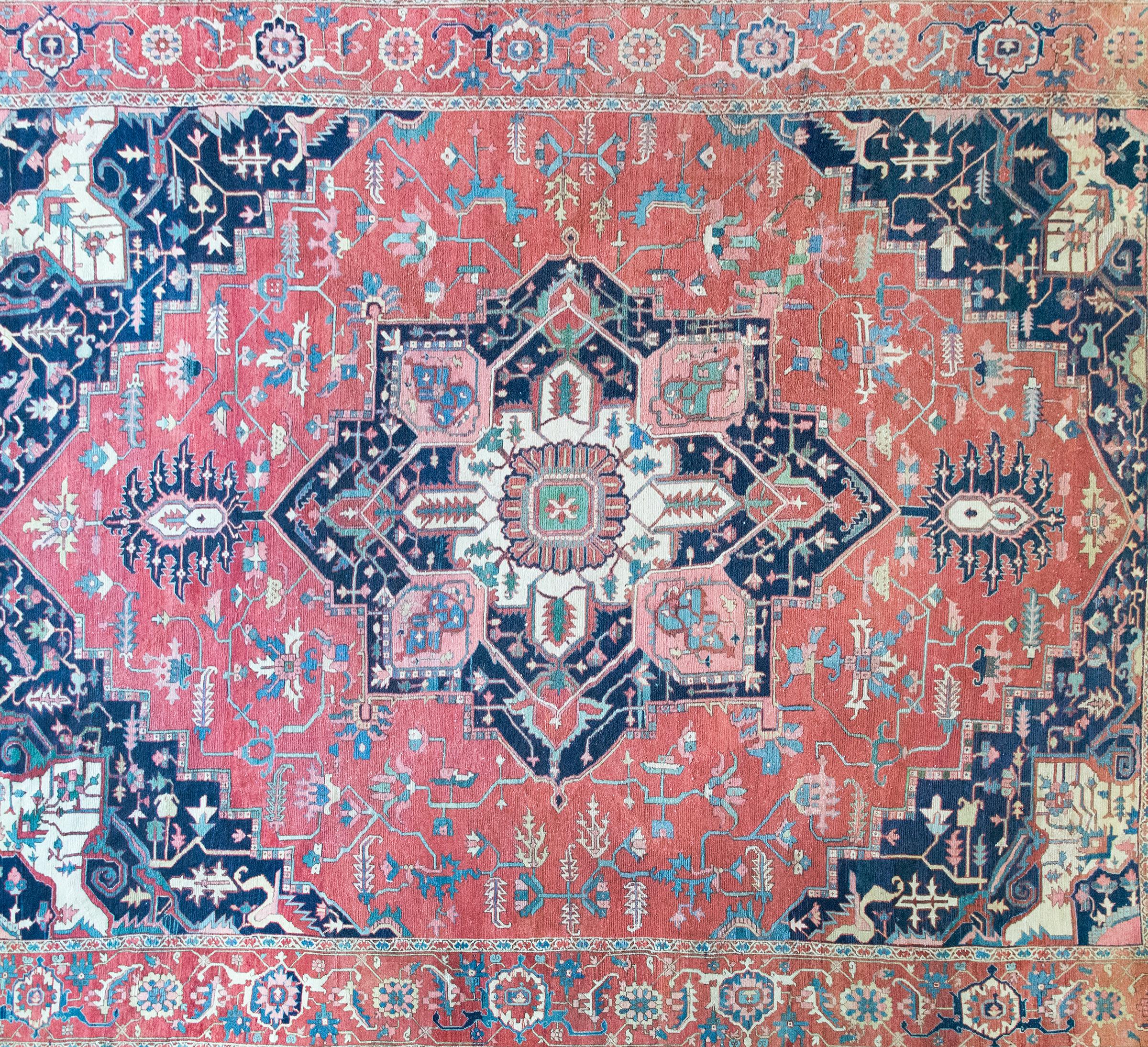 Persischer Heriz-Teppich des späten 19. Jahrhunderts (Heriz Serapi) im Angebot