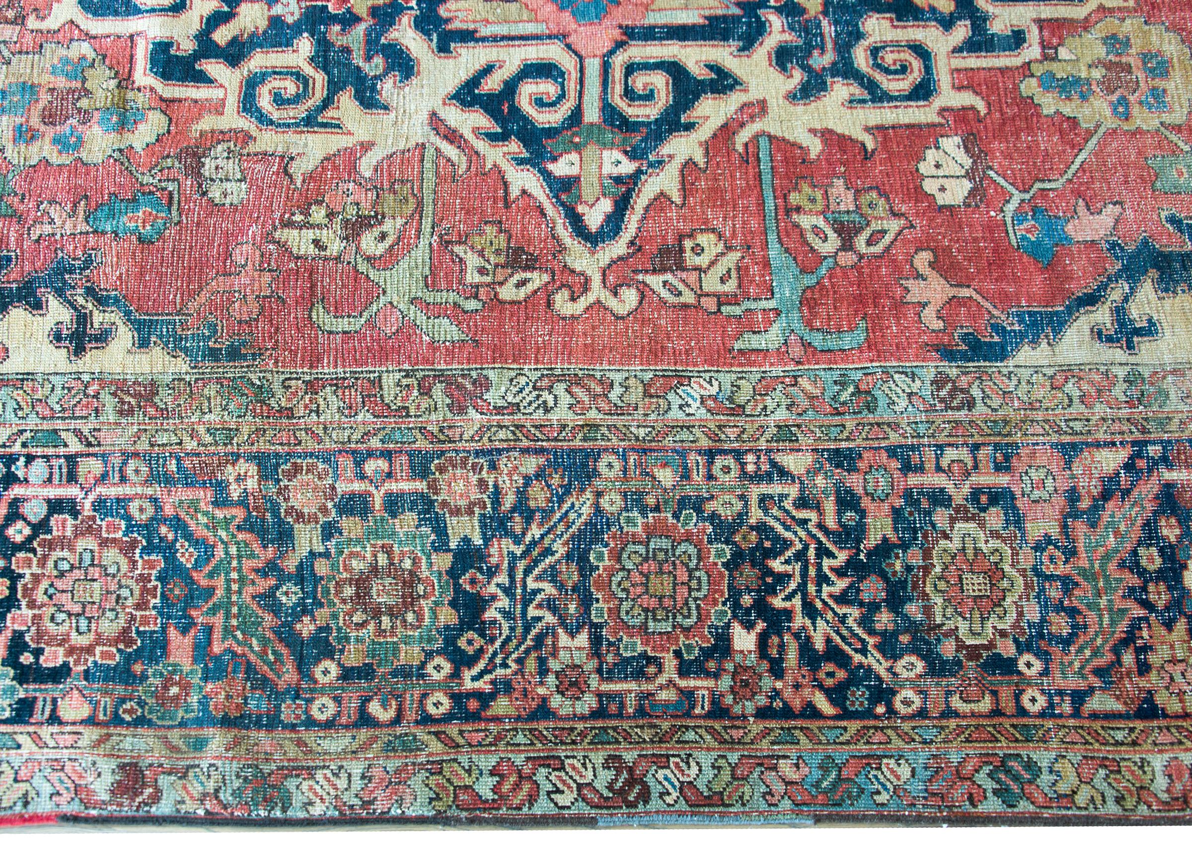 Late 19th Century Persian Heriz Serapi Rug In Good Condition For Sale In Chicago, IL