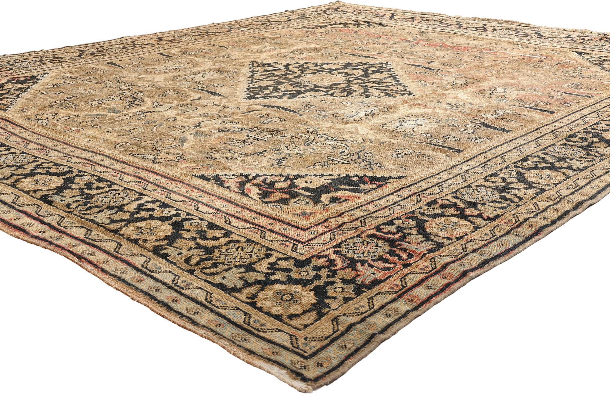 76729 Tappeto antico persiano Mahal della fine del XIX secolo, 10'04 x 12'04. Una reliquia dell'arte persiana, questo tappeto Mahal in lana annodato a mano della fine del XIX secolo è una visione di lusso rilassato, in cui il tempo ha ammorbidito le