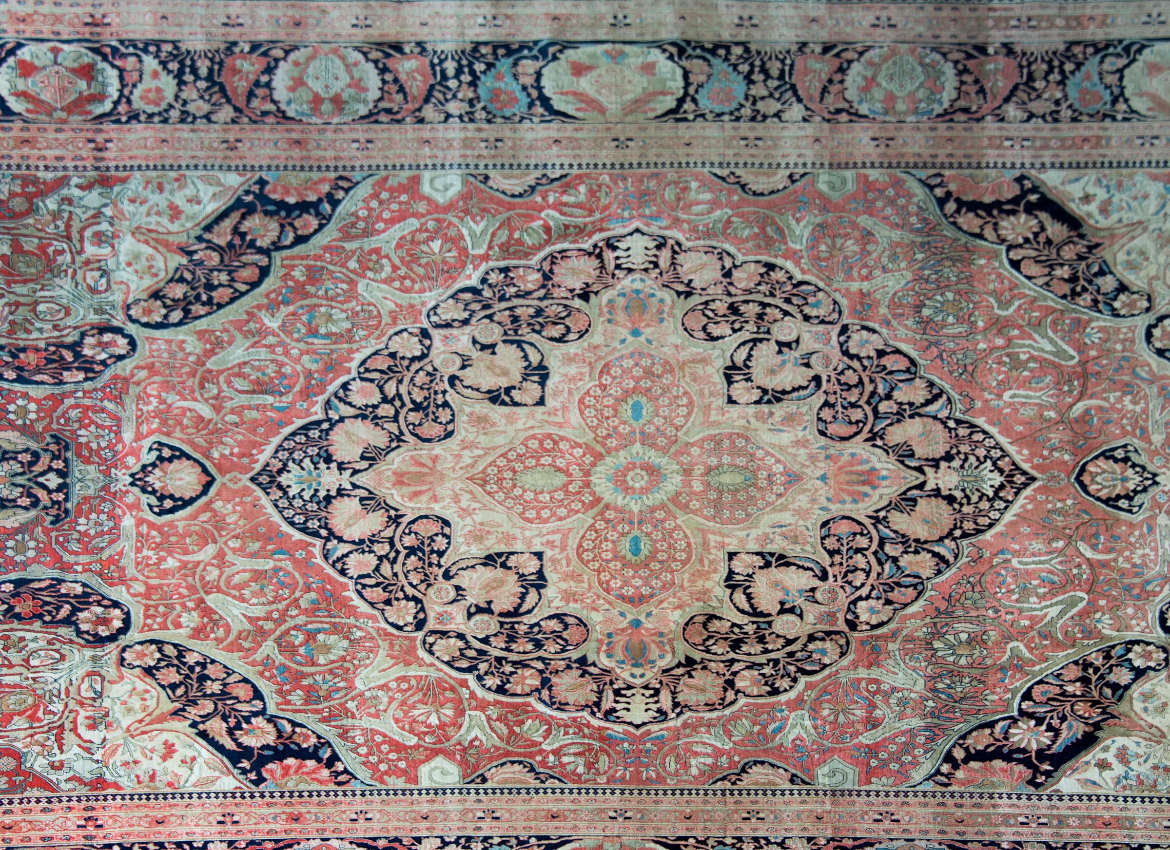 Late 19th Century Persian Mohtasham Kashan Rug In Good Condition For Sale In Chicago, IL