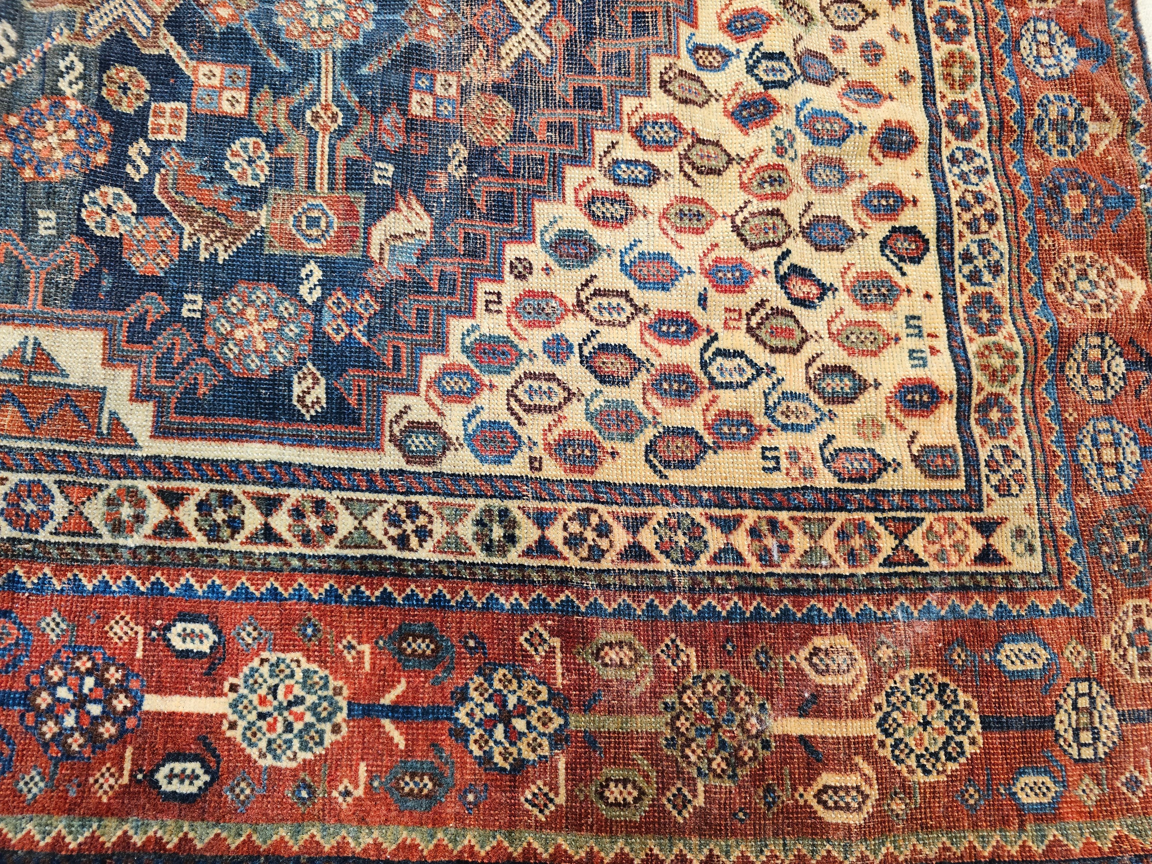 Tappeto persiano Qashqai Tribal Gallery della fine del XIX secolo in blu, rosso e avorio in vendita 4