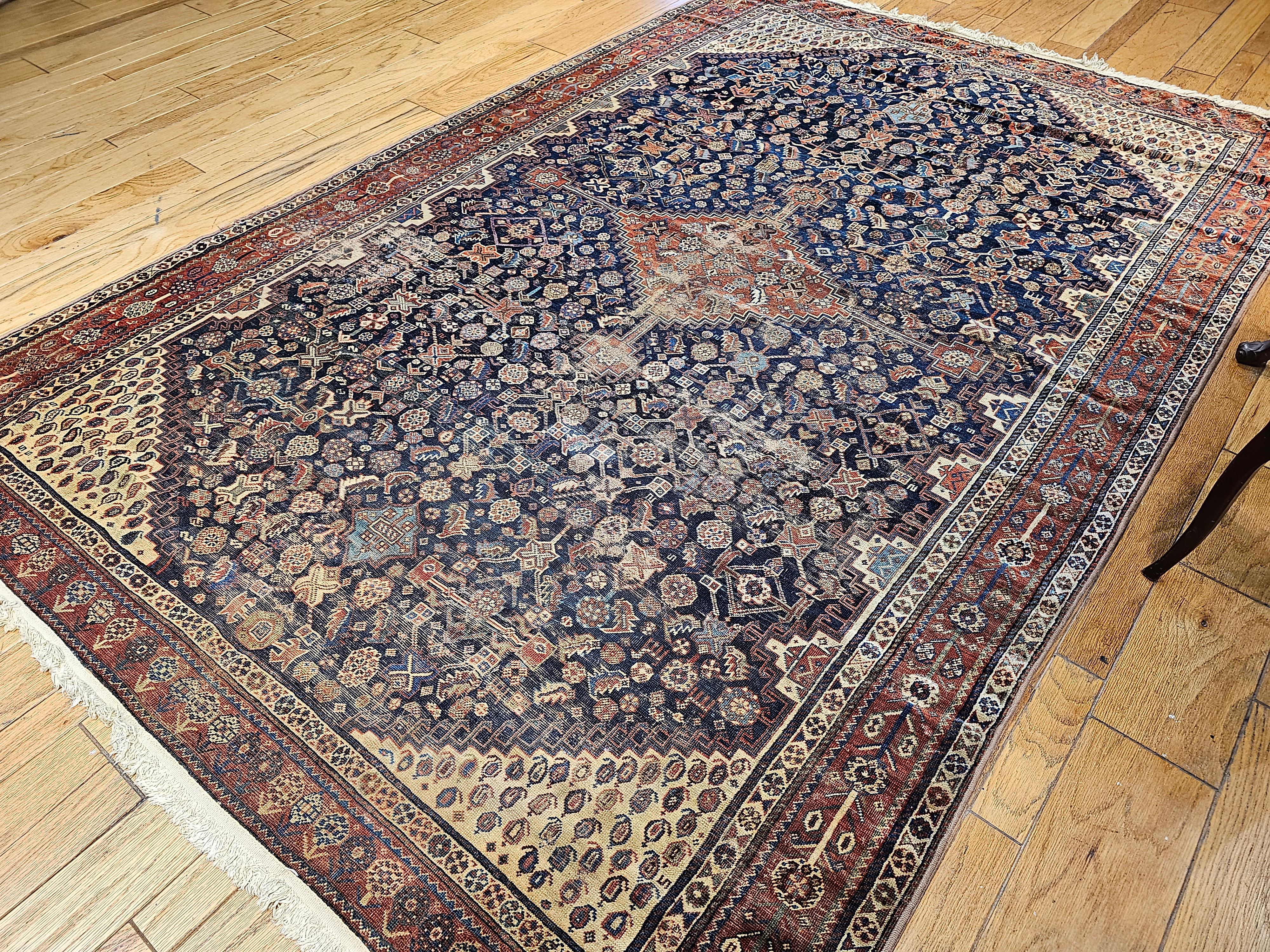 Tappeto persiano Qashqai Tribal Gallery della fine del XIX secolo in blu, rosso e avorio in vendita 7