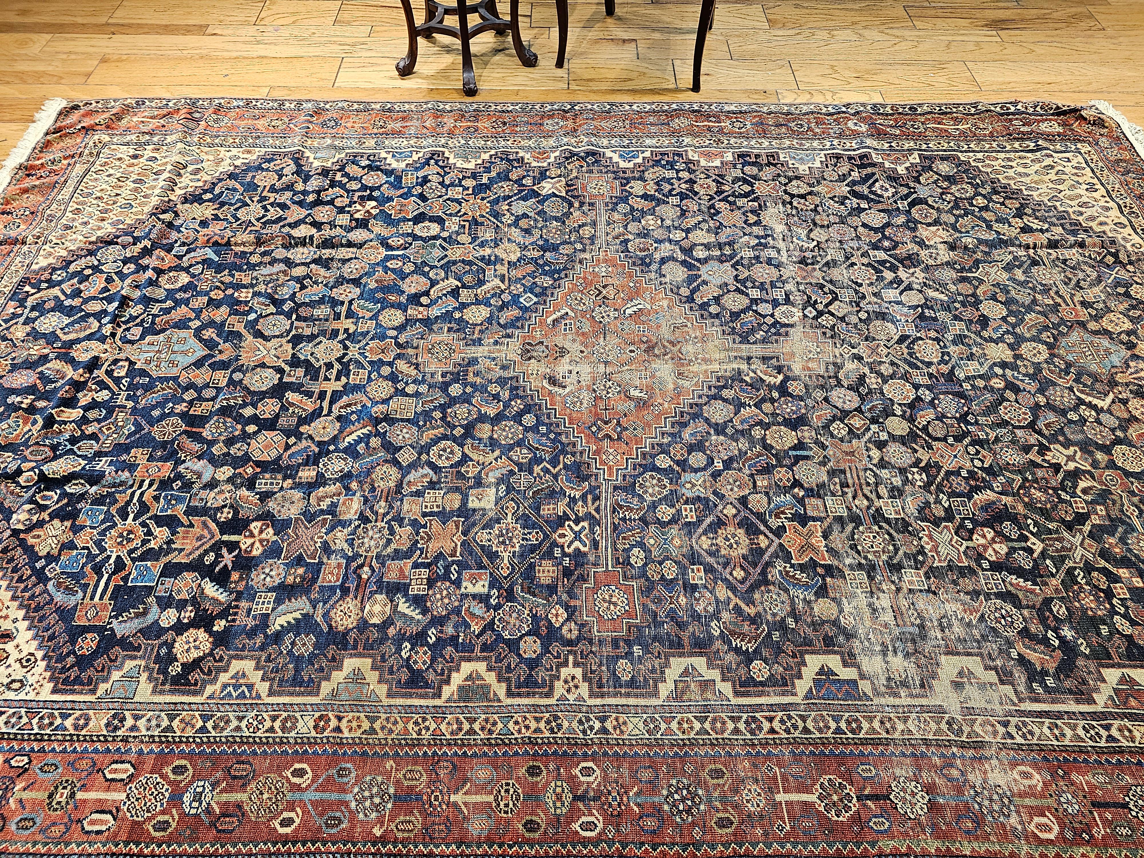 Tappeto persiano Qashqai Tribal Gallery della fine del XIX secolo in blu, rosso e avorio in vendita 8