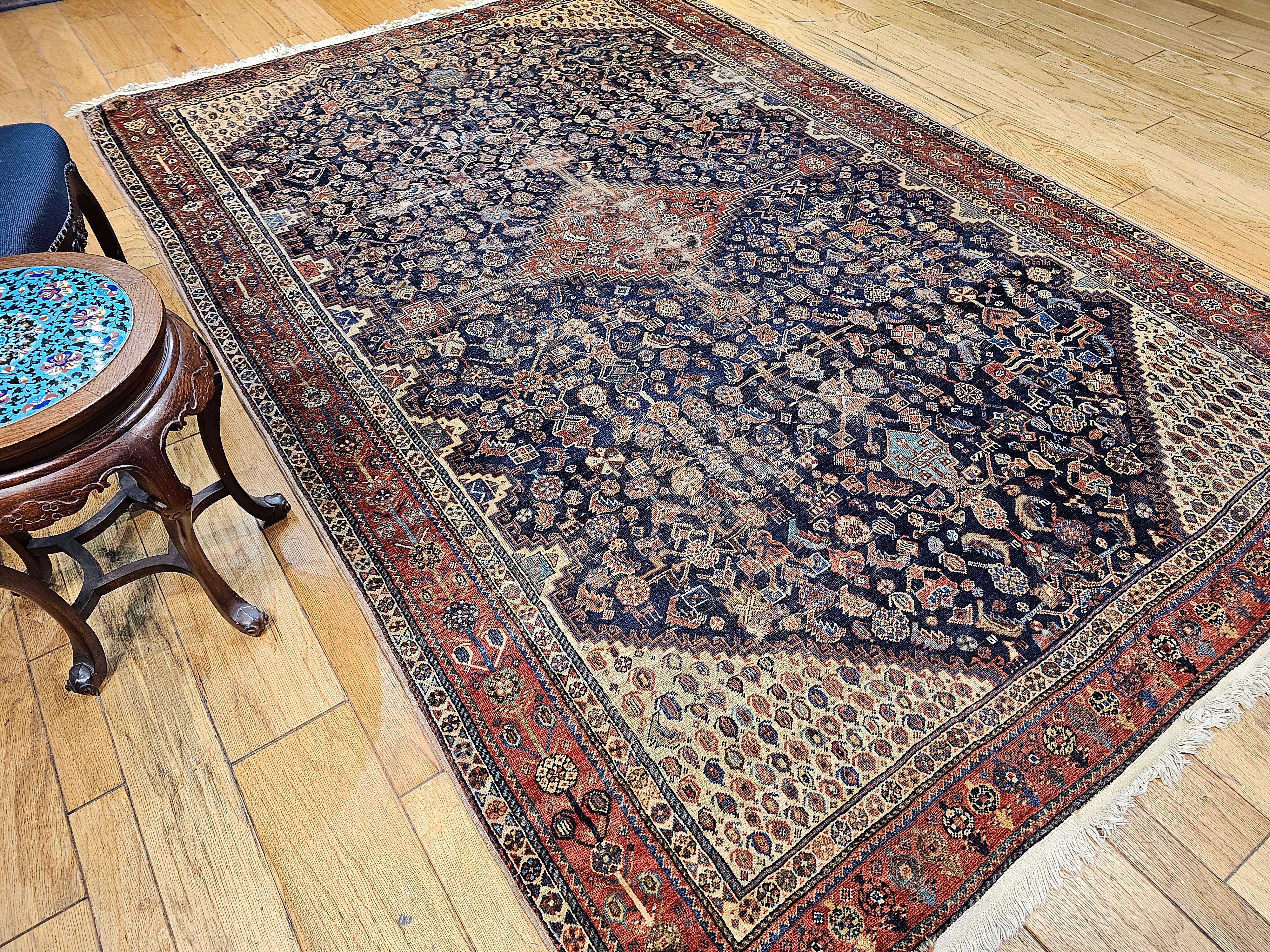 Tappeto persiano Qashqai Tribal Gallery della fine del XIX secolo in blu, rosso e avorio in vendita 9