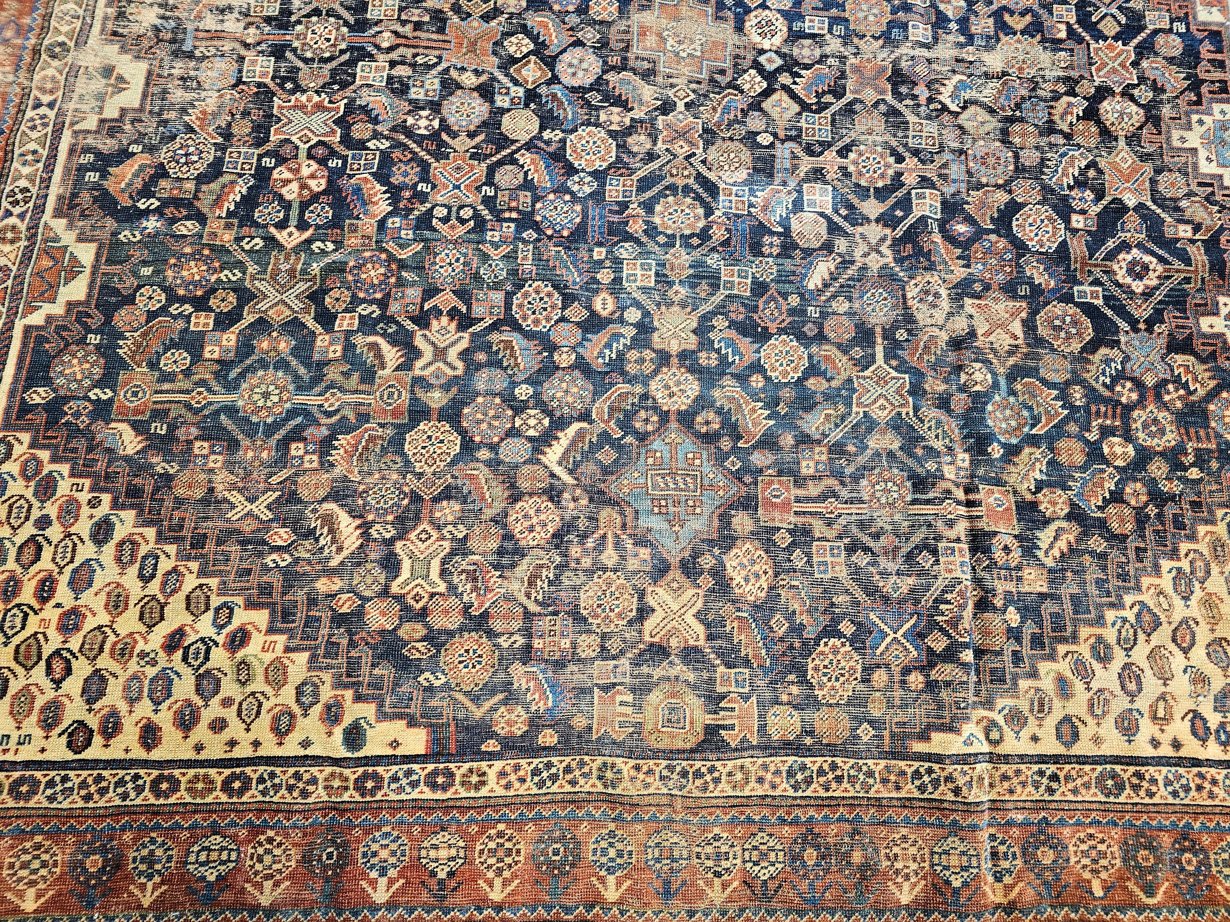 Tappeto persiano Qashqai Tribal Gallery della fine del XIX secolo in blu, rosso e avorio in vendita 1