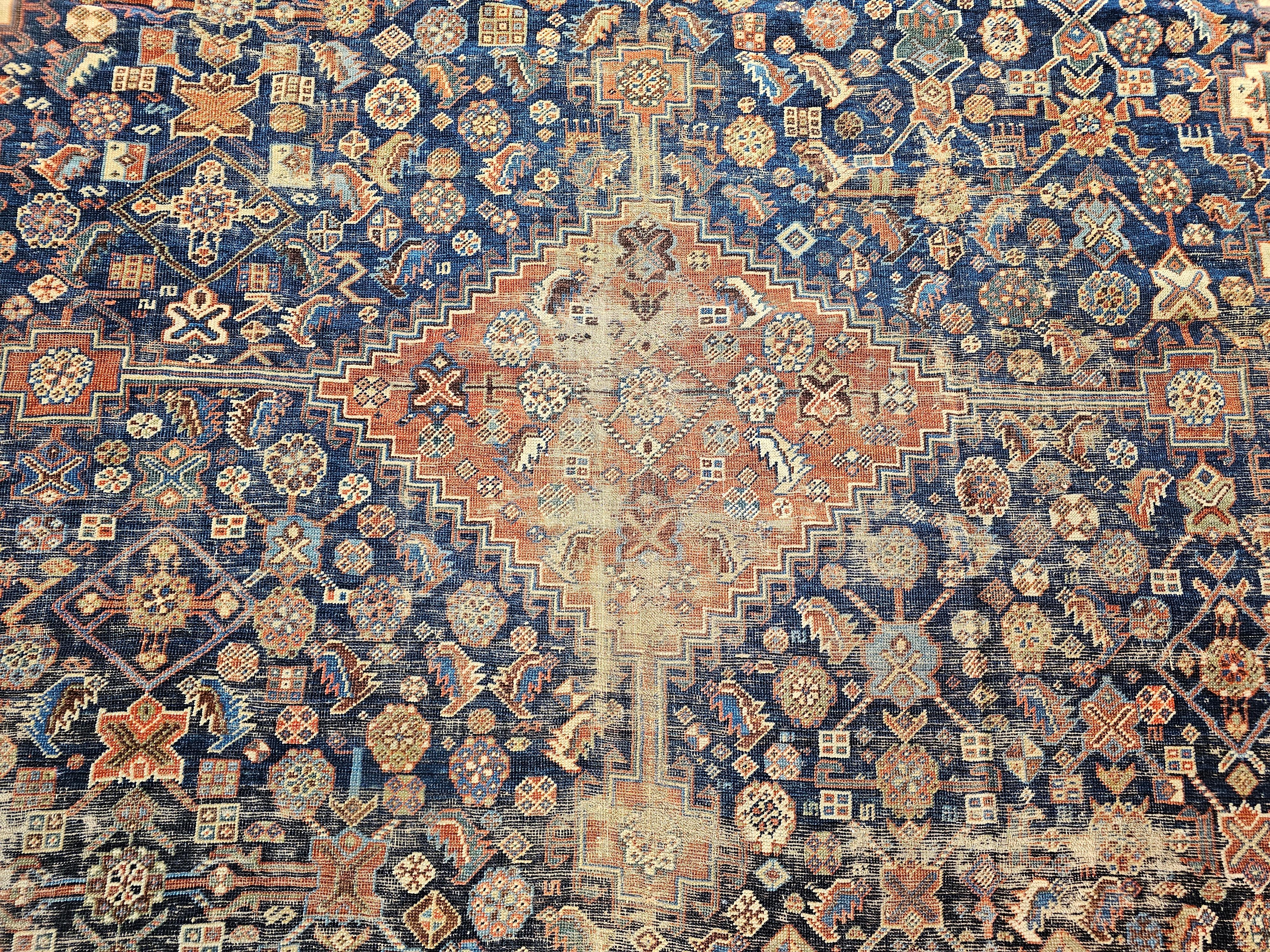Tappeto persiano Qashqai Tribal Gallery della fine del XIX secolo in blu, rosso e avorio in vendita 2