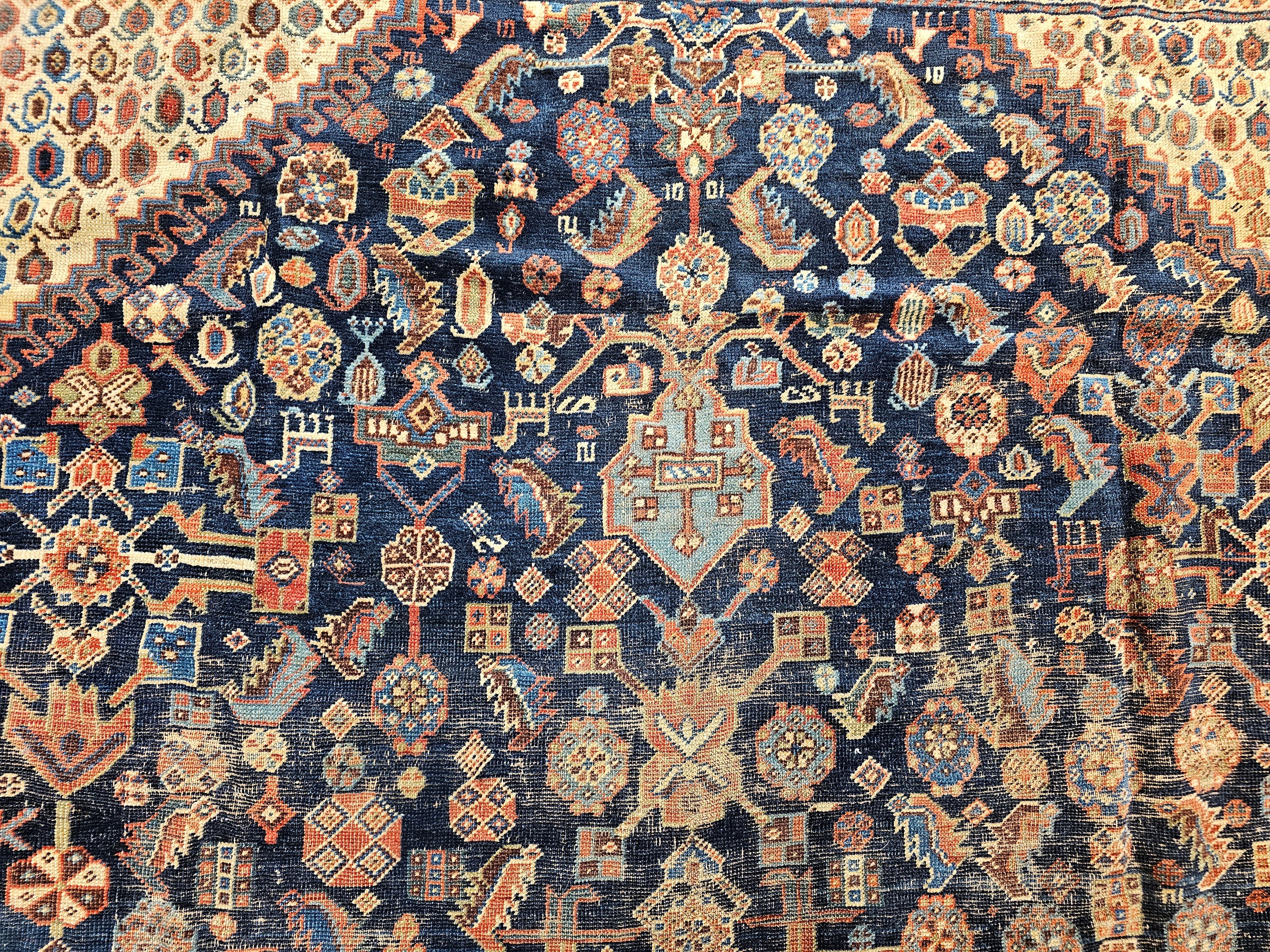 Tappeto persiano Qashqai Tribal Gallery della fine del XIX secolo in blu, rosso e avorio in vendita 3