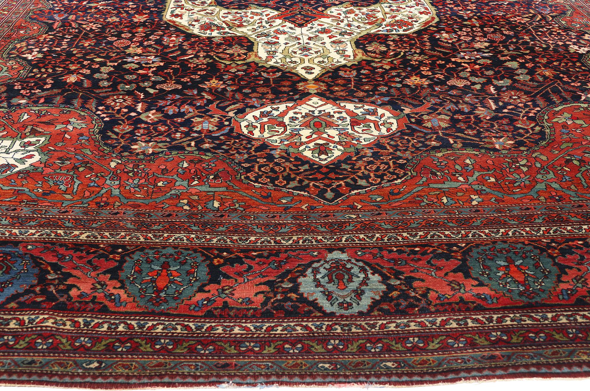 Hand-Knotted Late 19th Century Persian Sarouk Farahan Rug with Traditional Style For Sale