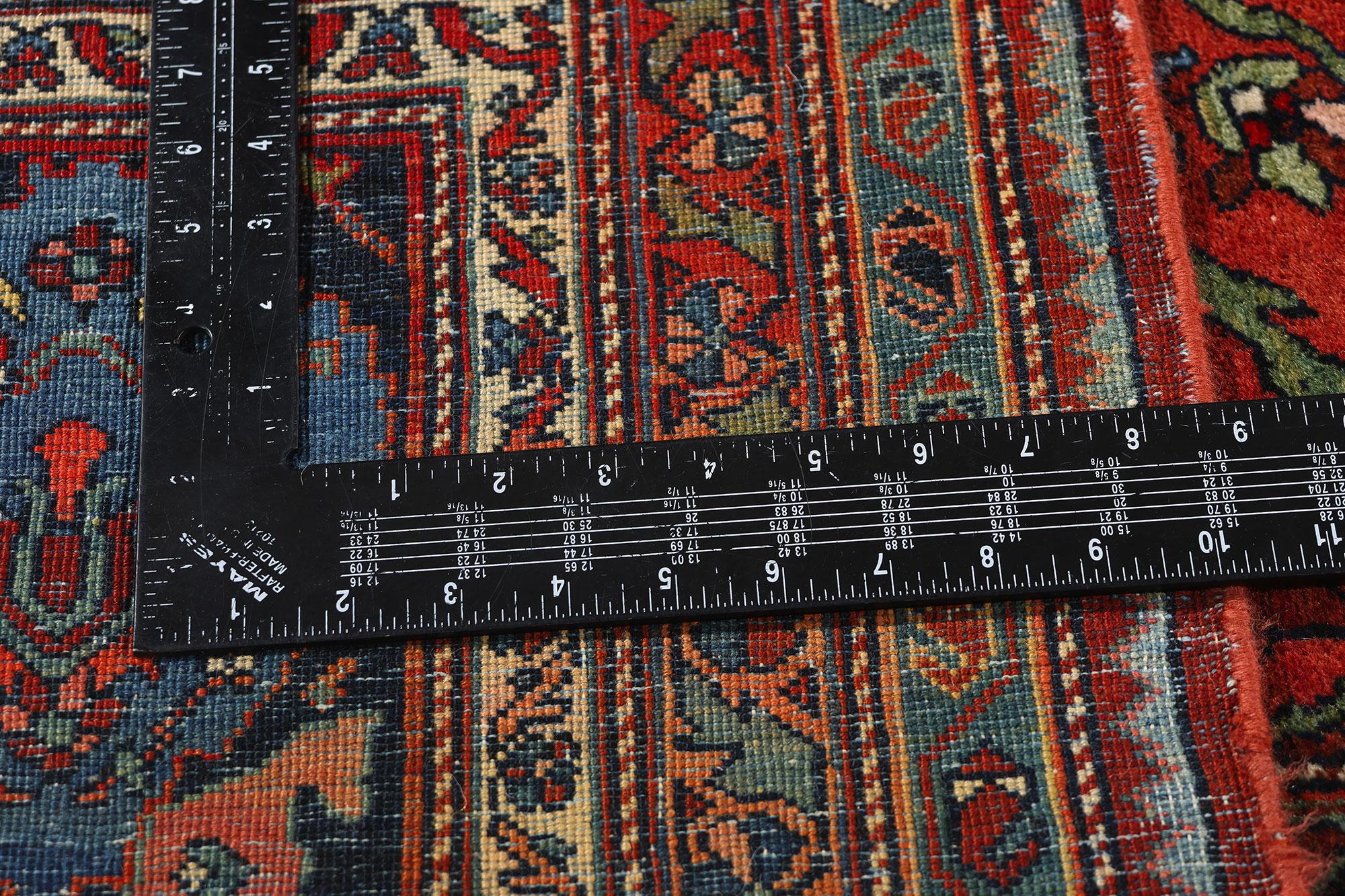 Wool Late 19th Century Persian Sarouk Farahan Rug with Traditional Style For Sale