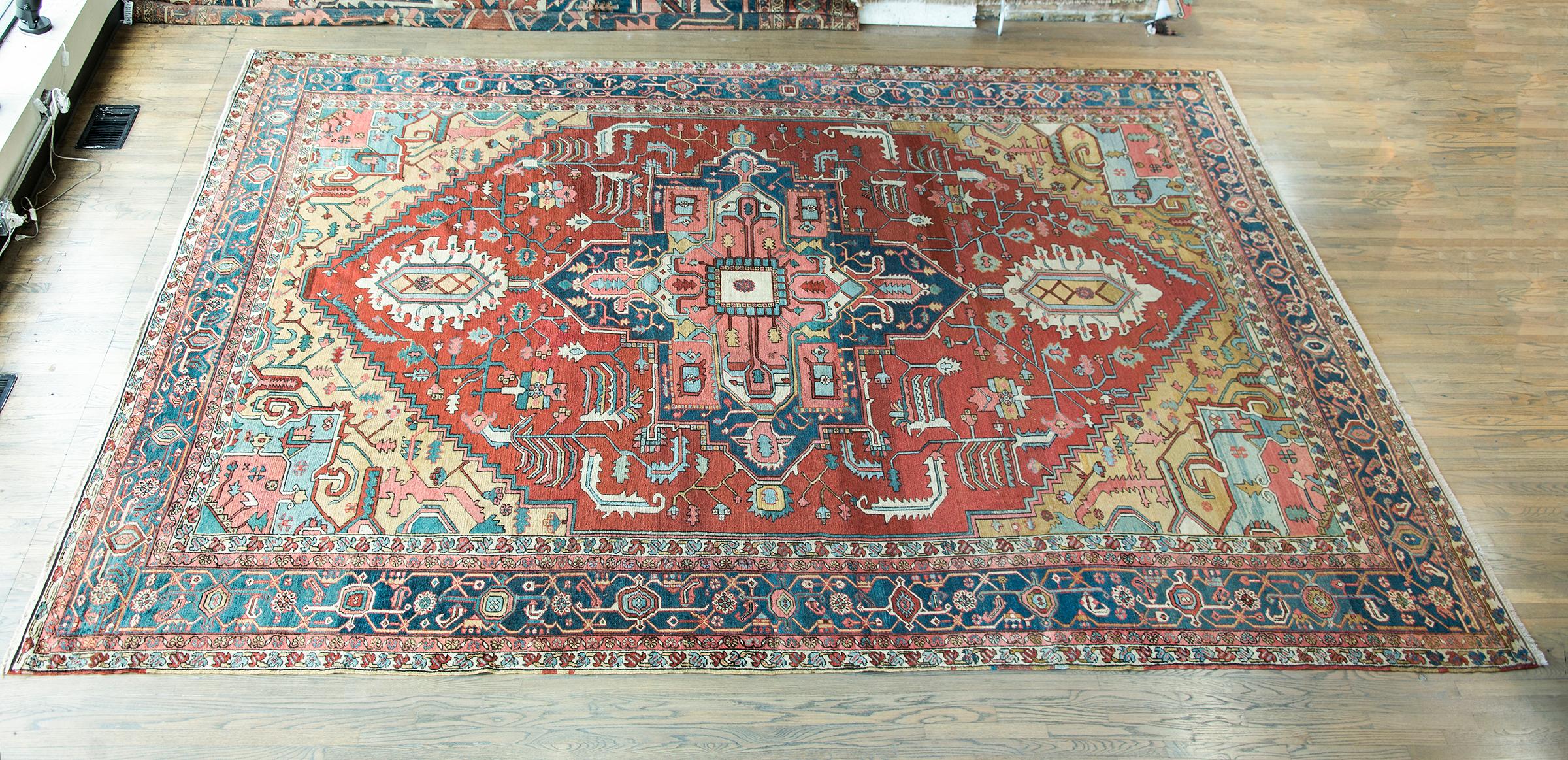 Late 19th Century Persian Serapi Rug For Sale 9