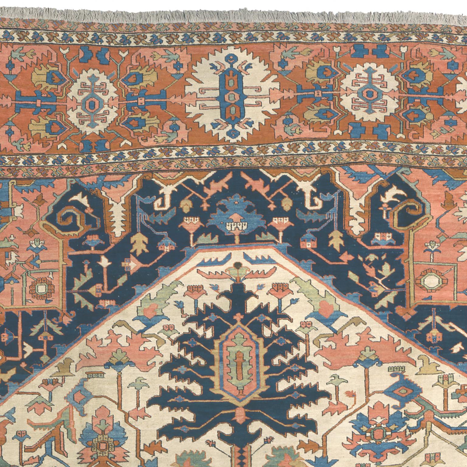 Late 19th Century Persian Serapi Rug In Good Condition For Sale In New York, NY