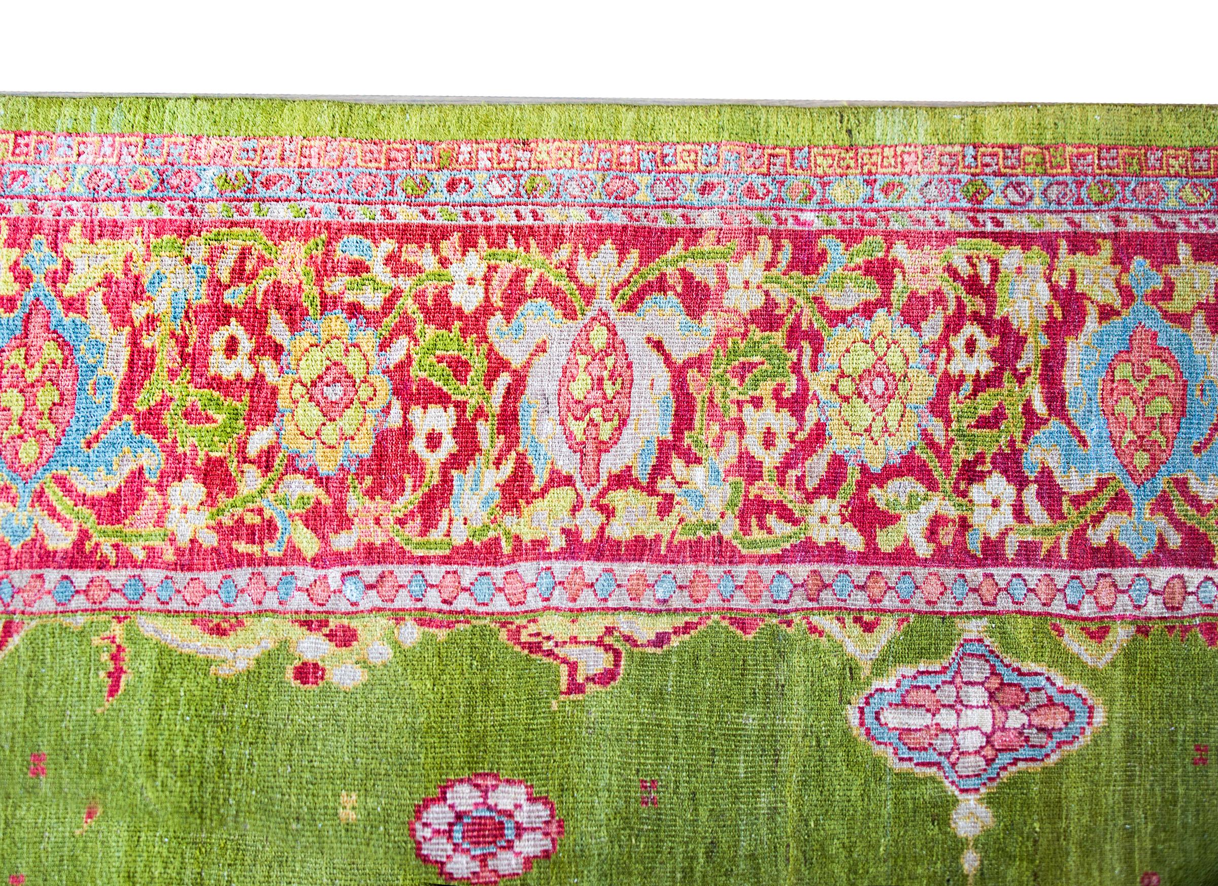 Late 19th Century Persian Sultanabad Rug In Good Condition For Sale In Chicago, IL
