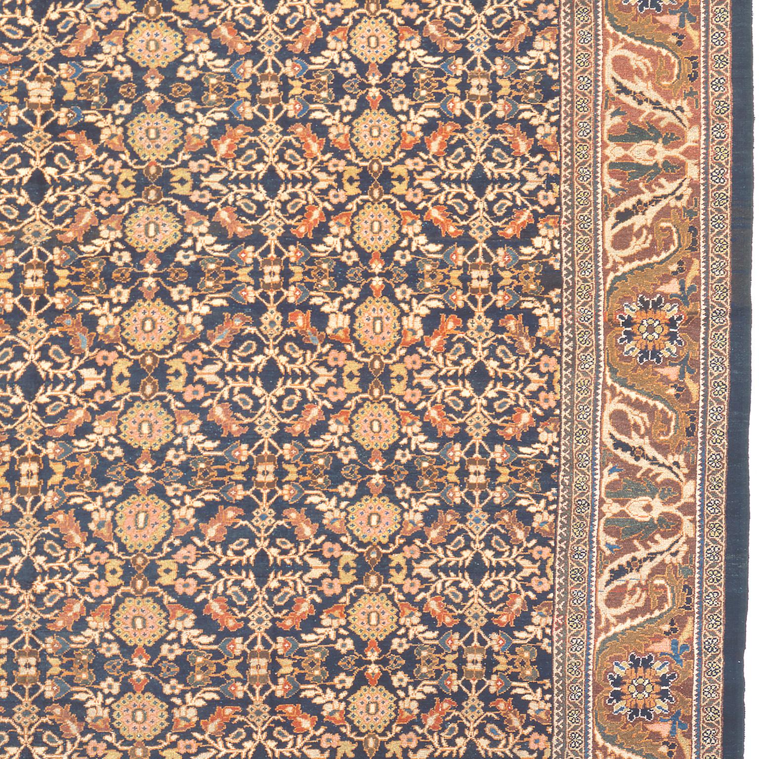 Tapis persan Sultanabad de la fin du XIXe siècle Bon état - En vente à New York, NY