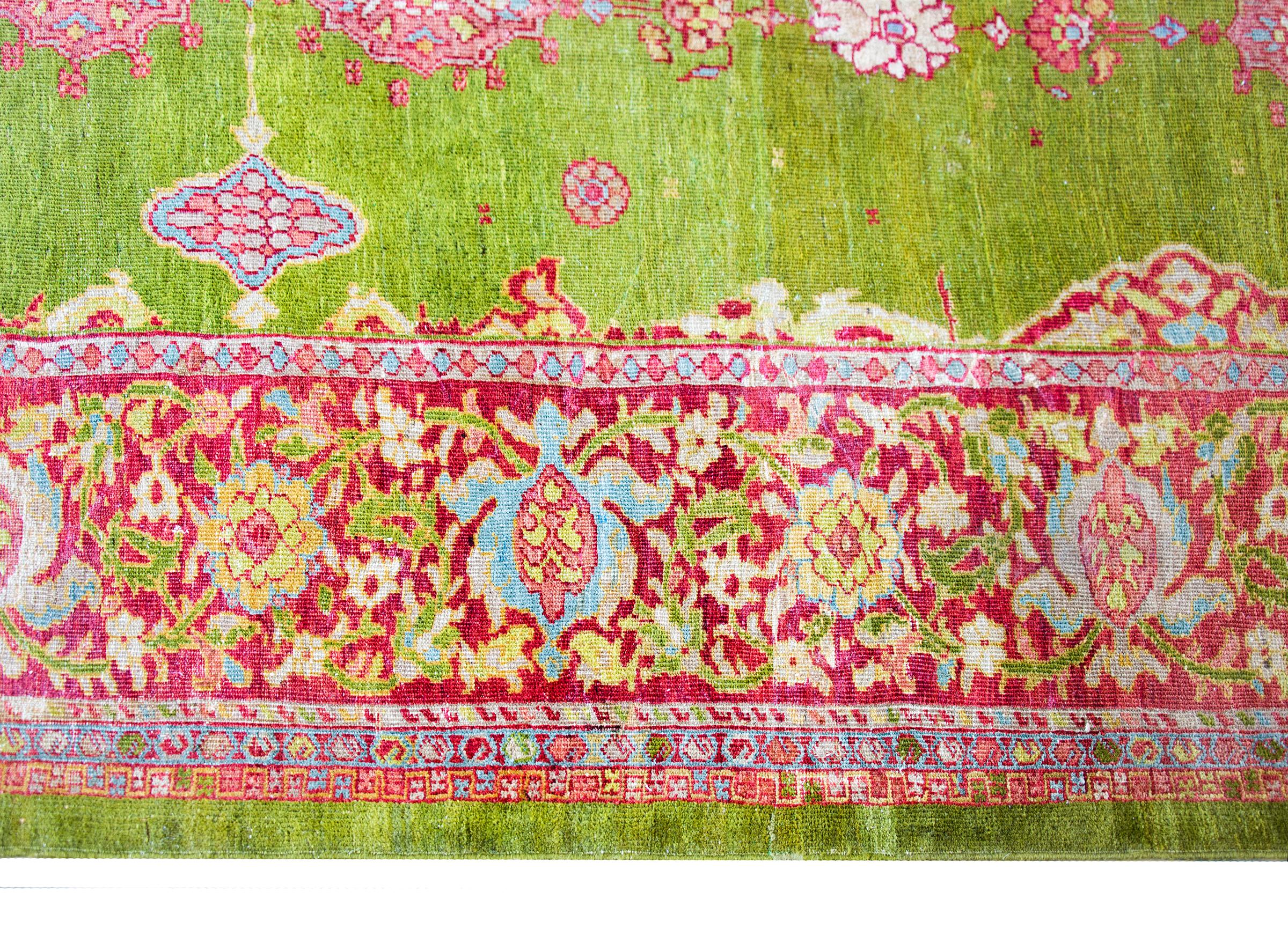 Persischer Sultanabad-Teppich des späten 19. Jahrhunderts (Wolle) im Angebot