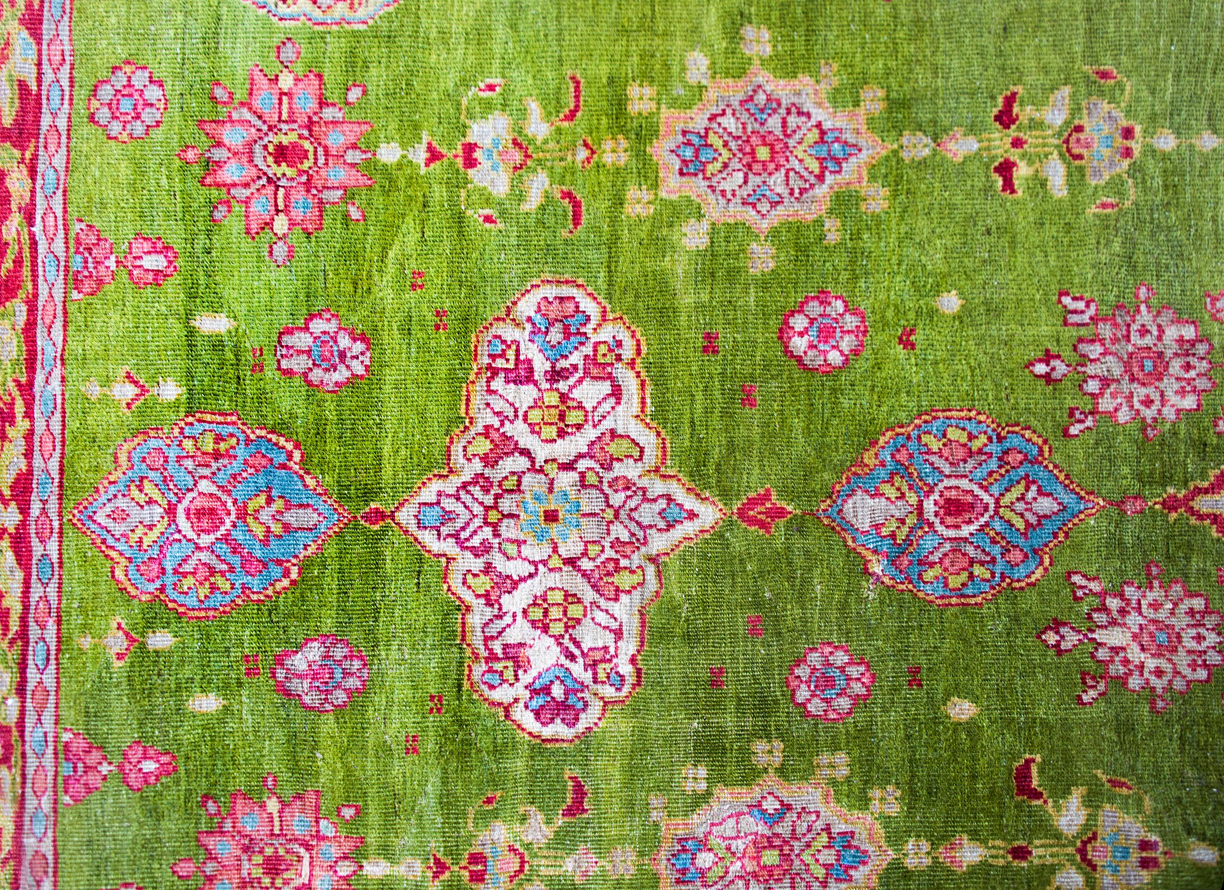 Persischer Sultanabad-Teppich des späten 19. Jahrhunderts im Angebot 1