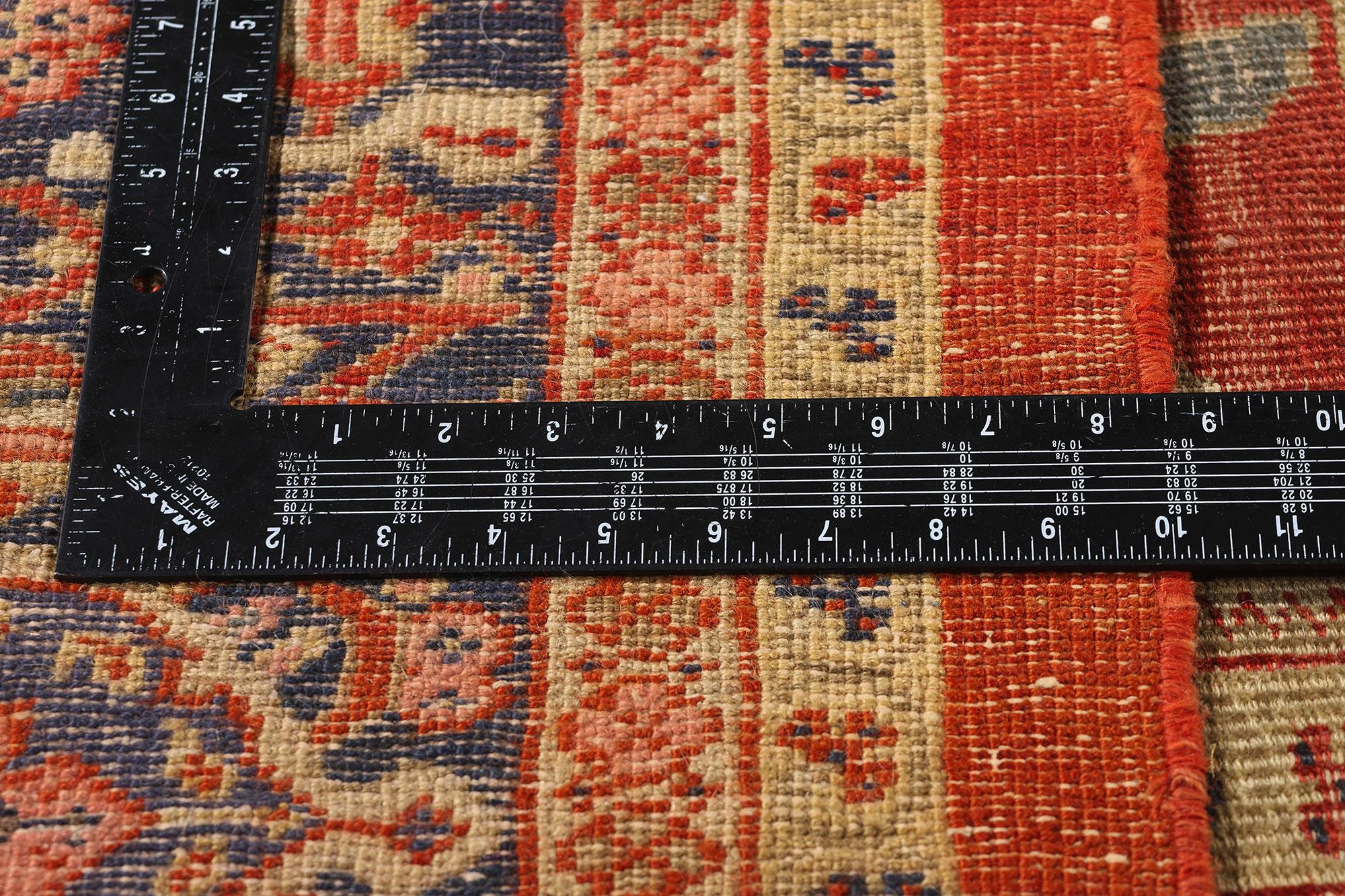 Tappeto persiano Sultanabad Rugs della fine del XIX secolo con stile moderno In condizioni deteriorate in vendita a Dallas, TX