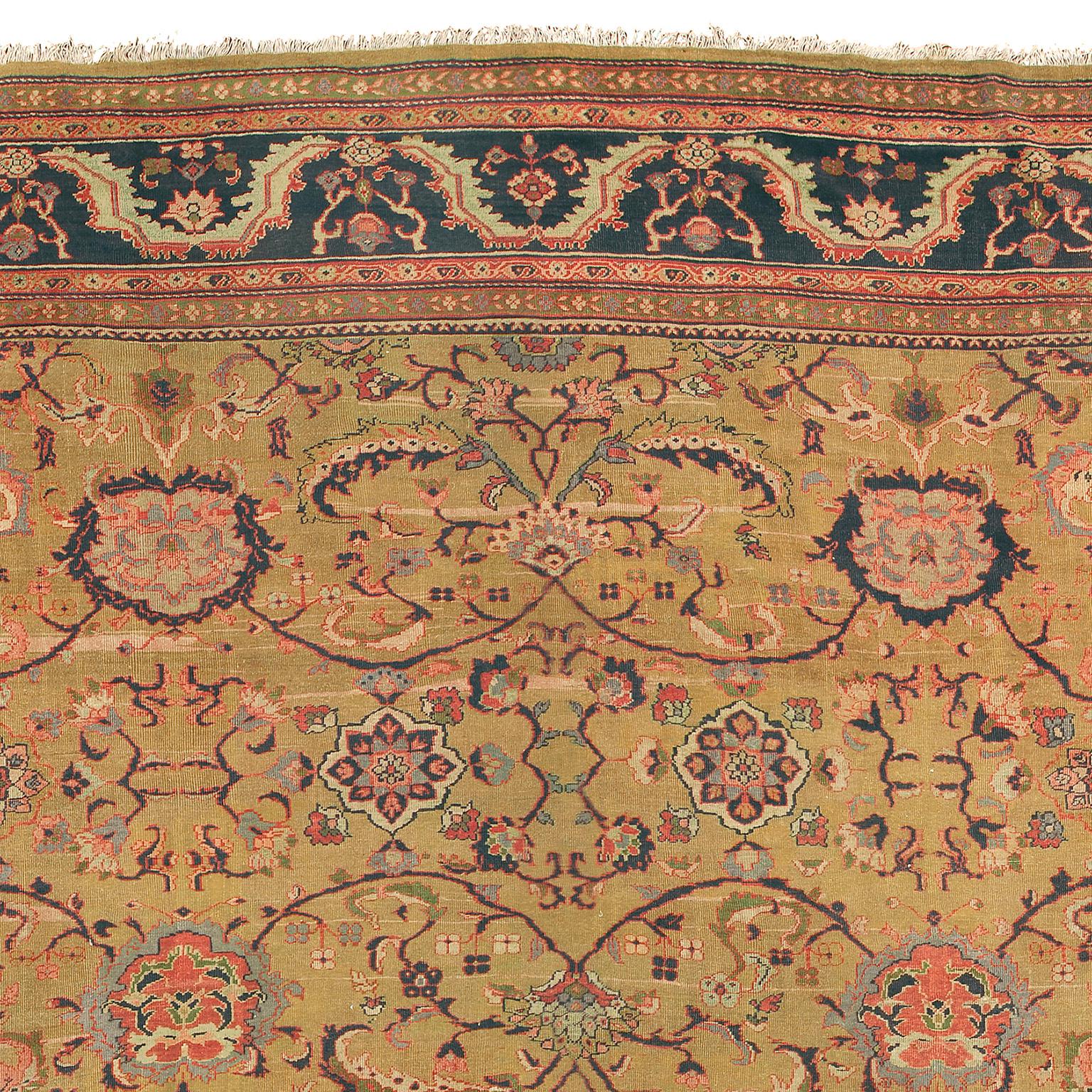 Late 19th Century Persian Sultanabad Ziegler Rug In Good Condition For Sale In New York, NY