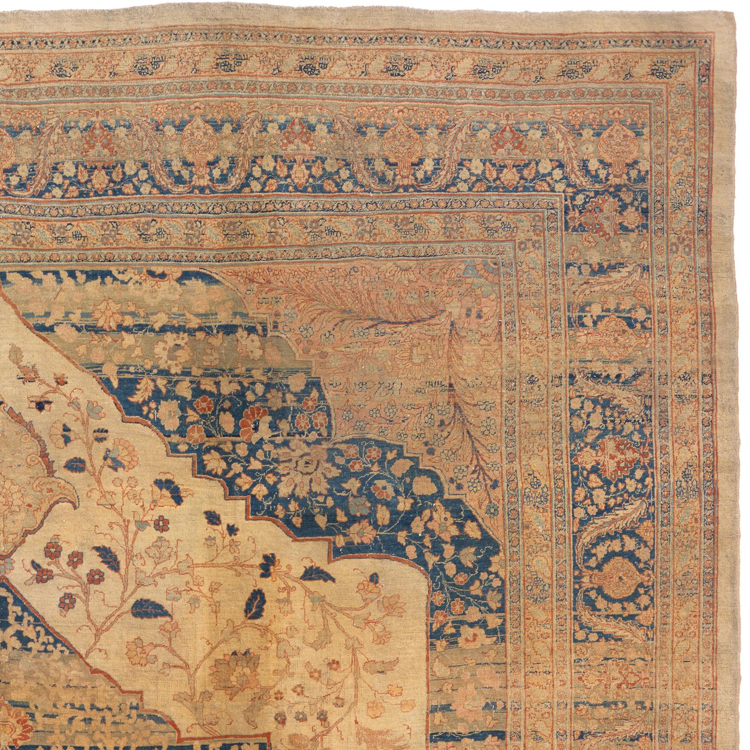 Persischer Täbriz-Teppich aus dem späten 19. Jahrhundert (Tabriz) im Angebot